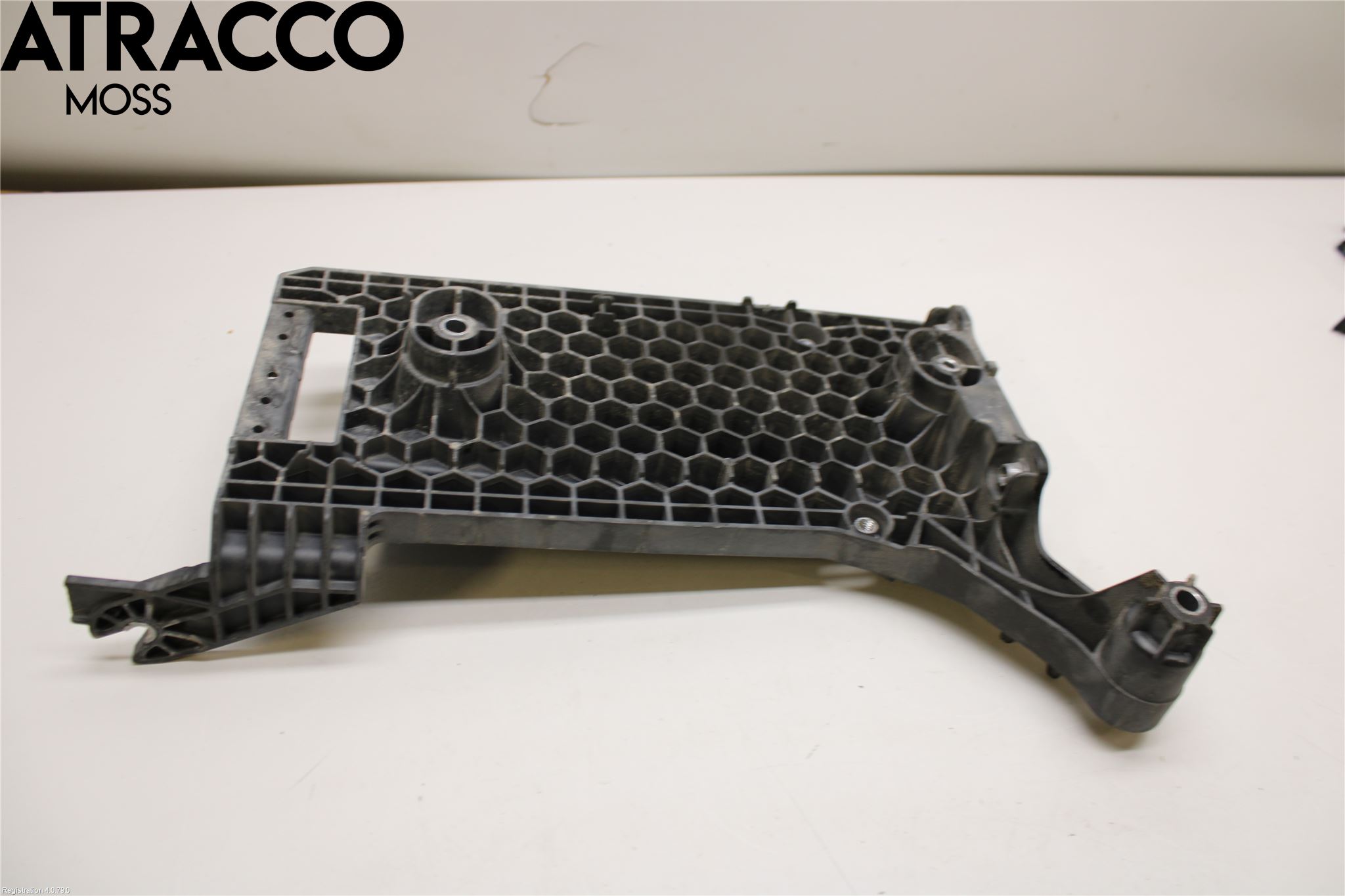 Volkswagen VW PASSAT 15-19 Batterilåda-Fäste-Hållare