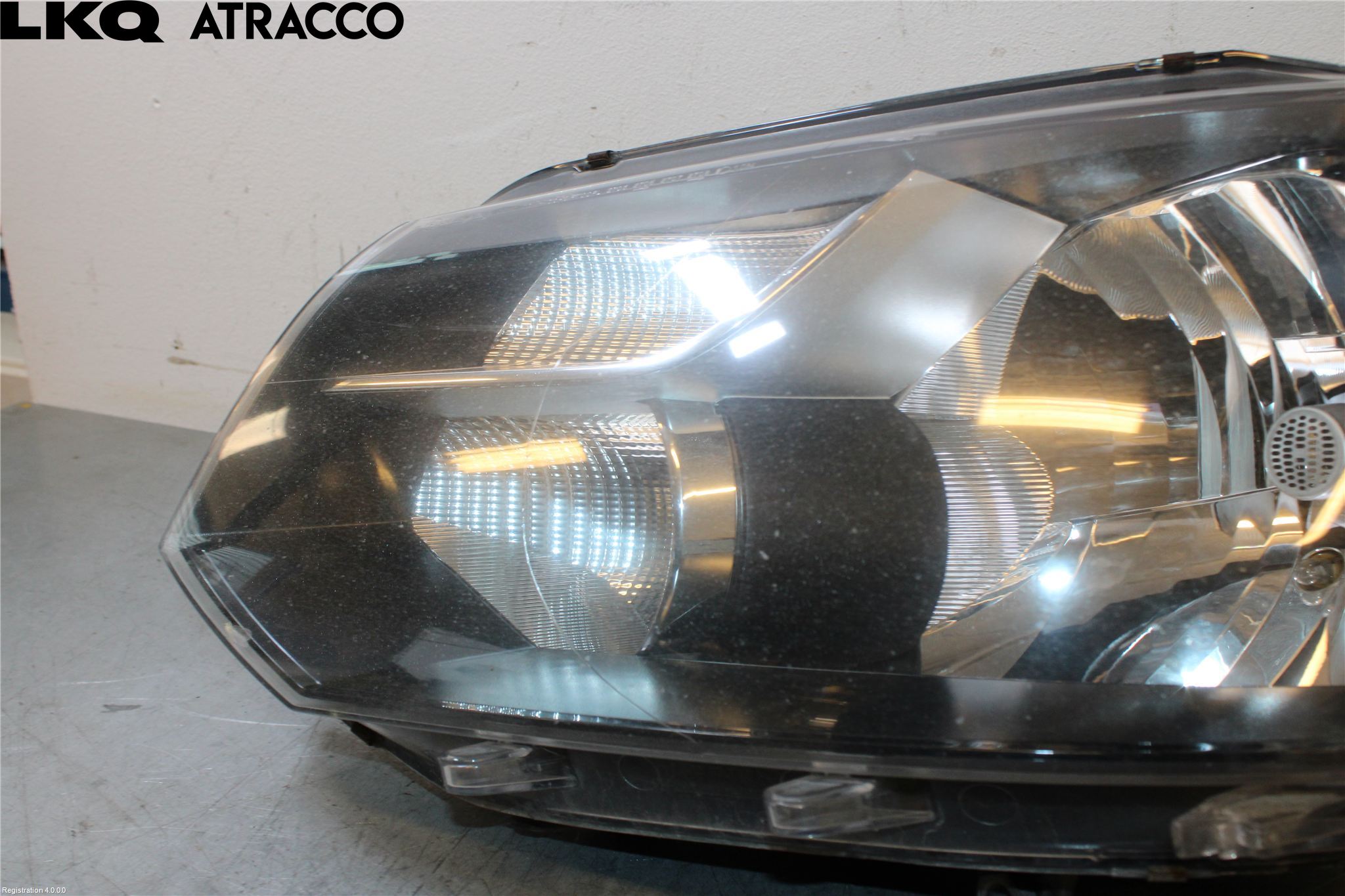 Volkswagen VW TRANSP/CARAVELLE (T5) 04-15 Strålkastare Vänster