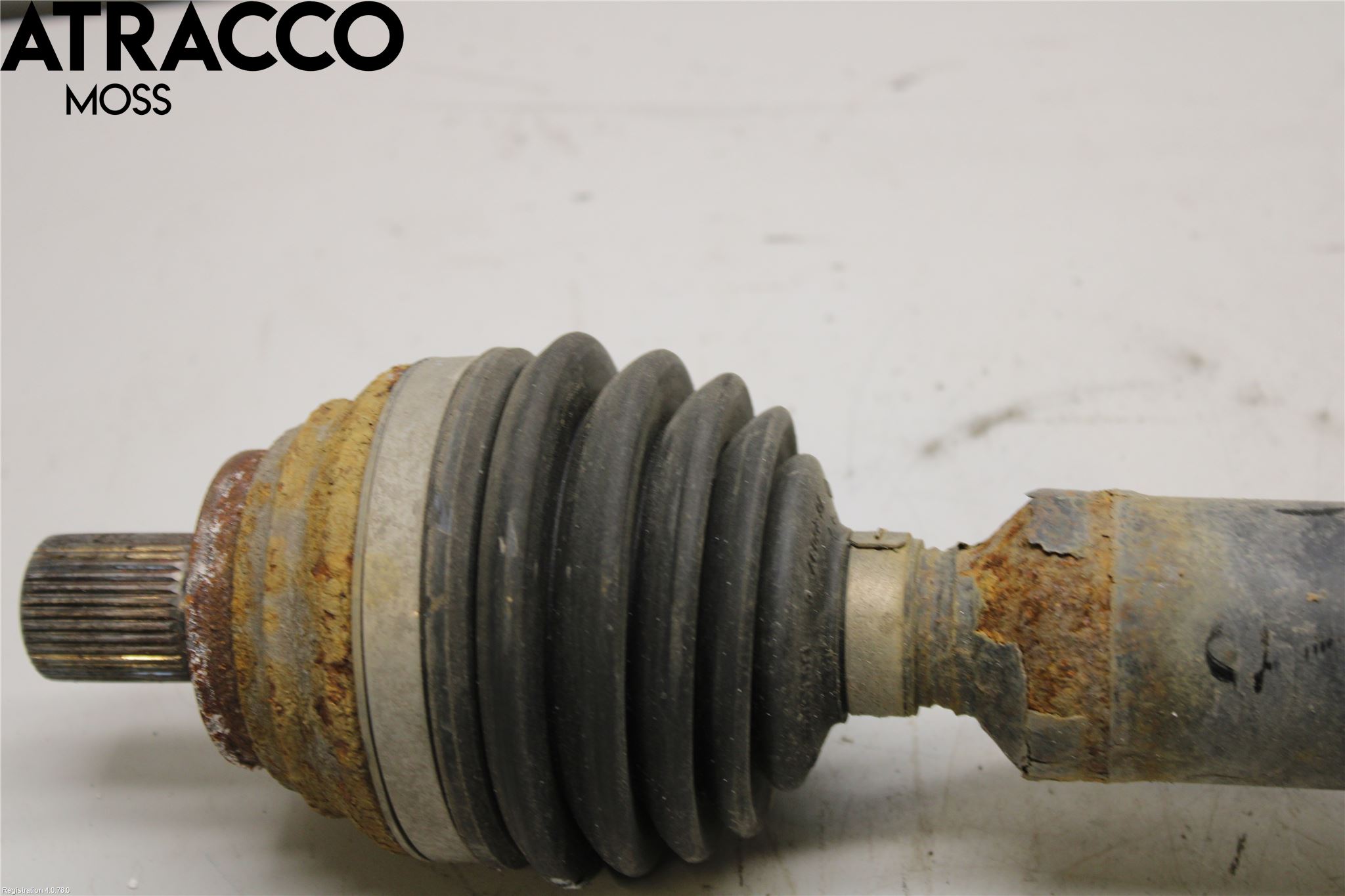Volkswagen VW CADDY 11-15 Drivaxel Fram Höger