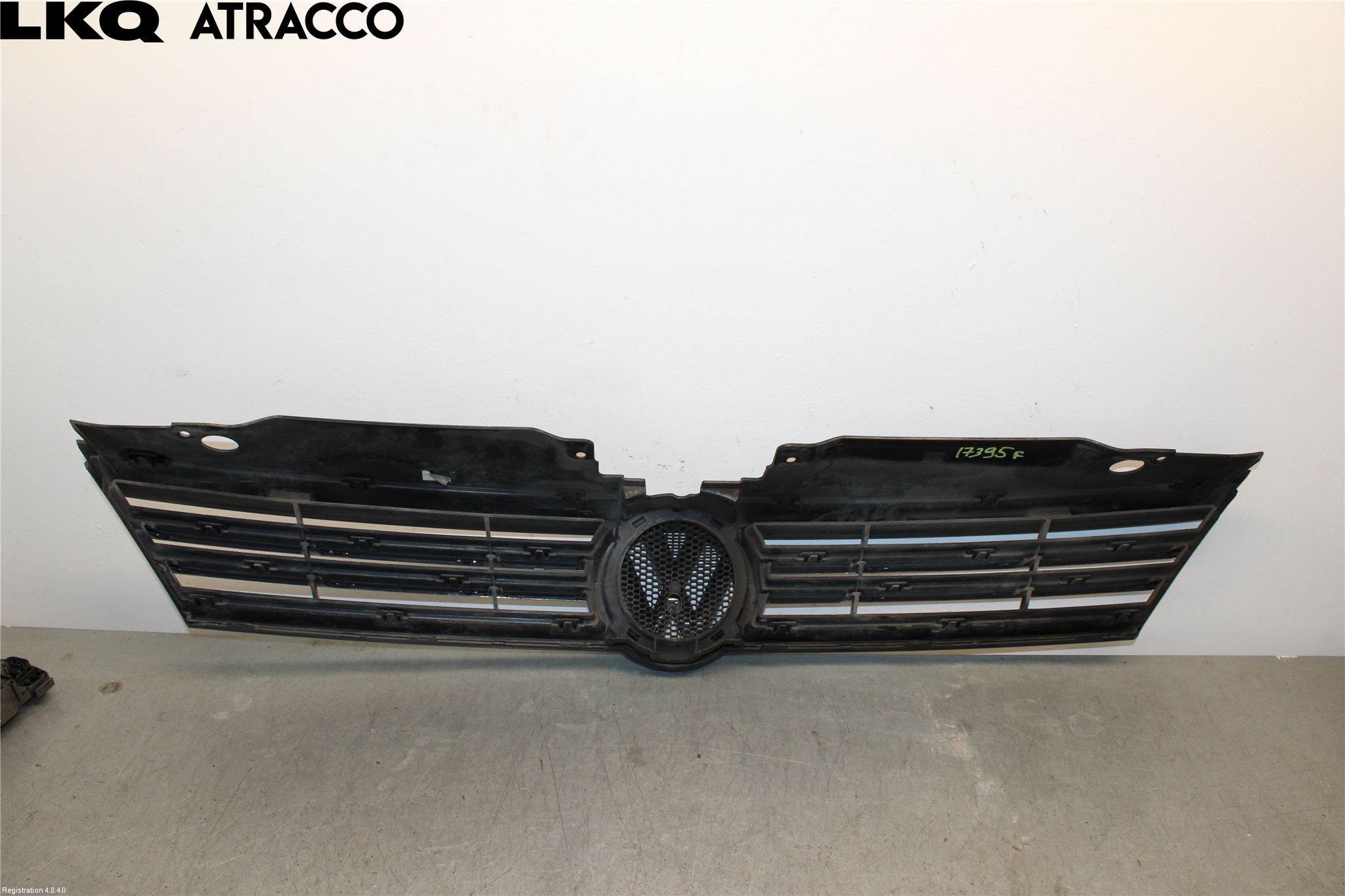 Volkswagen VW JETTA VI 11- Grilldel Mitt
