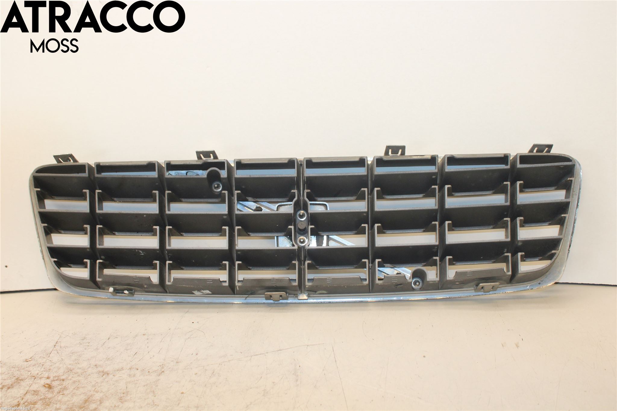 Volvo XC70 01-04 Grill Komp