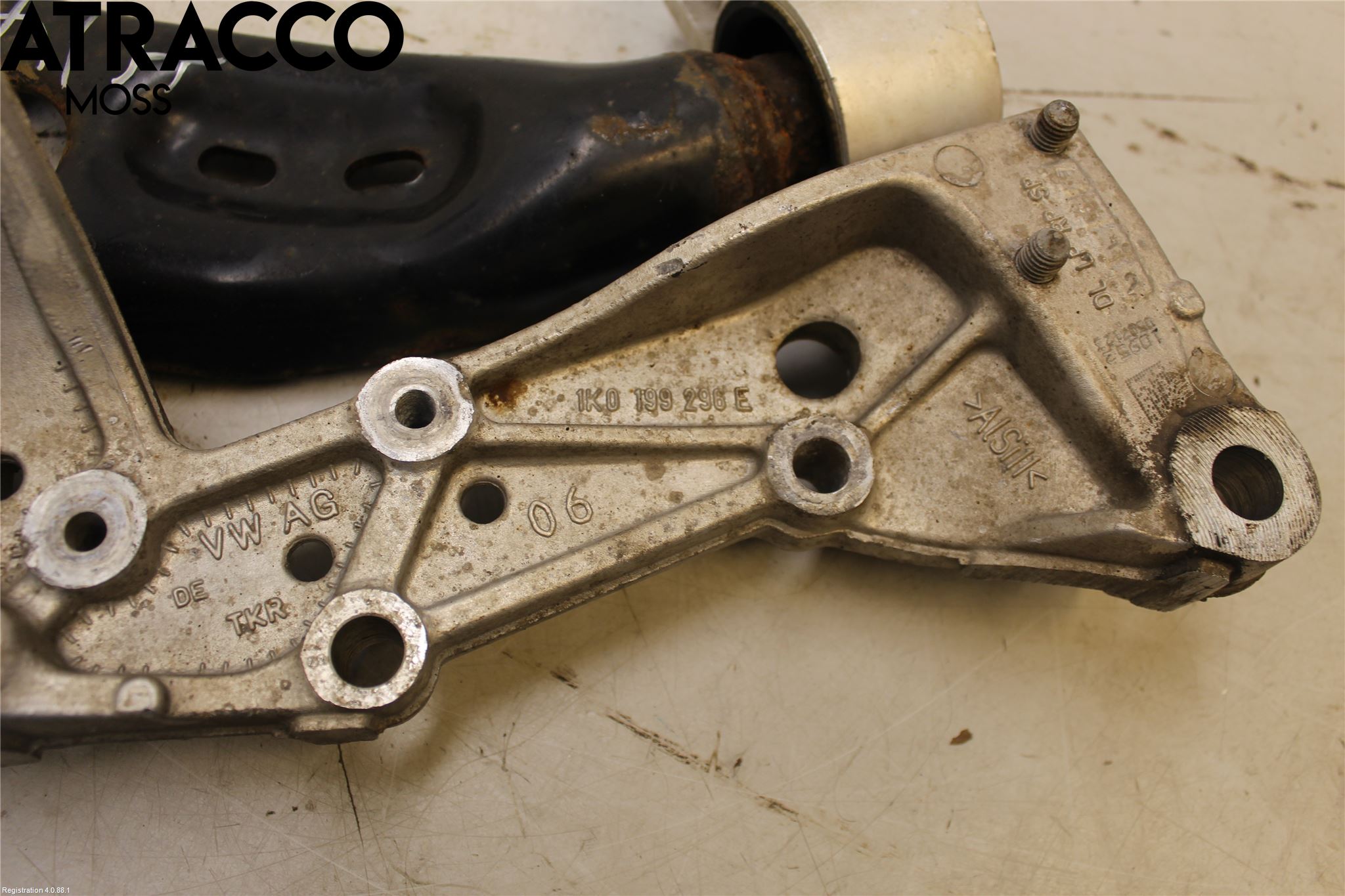 Volkswagen VW GOLF VI 09-13 Bärarm Fram Undre Hö