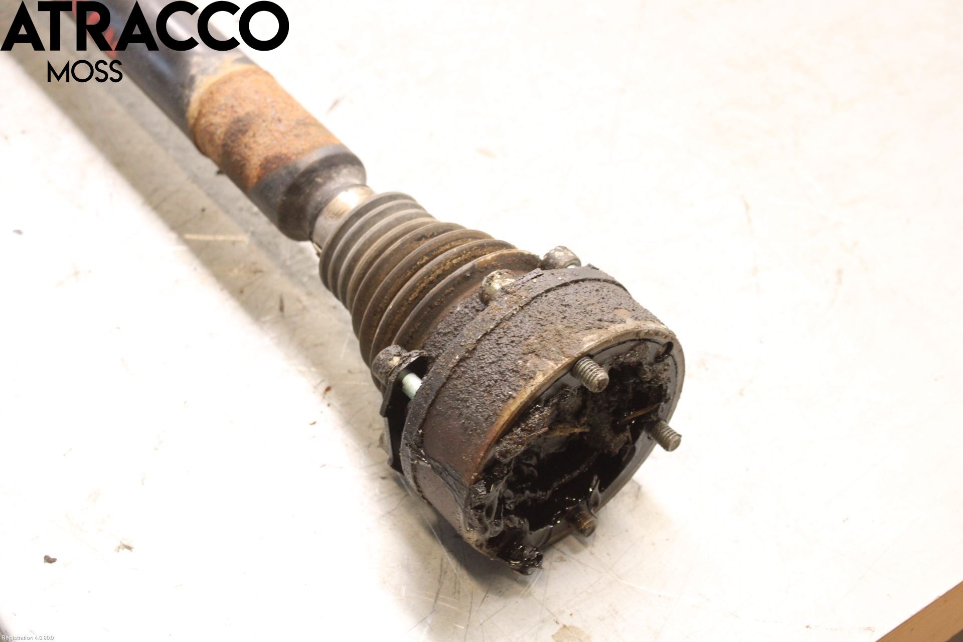 Volkswagen VW CADDY      04-10 Drivaxel Fram Höger