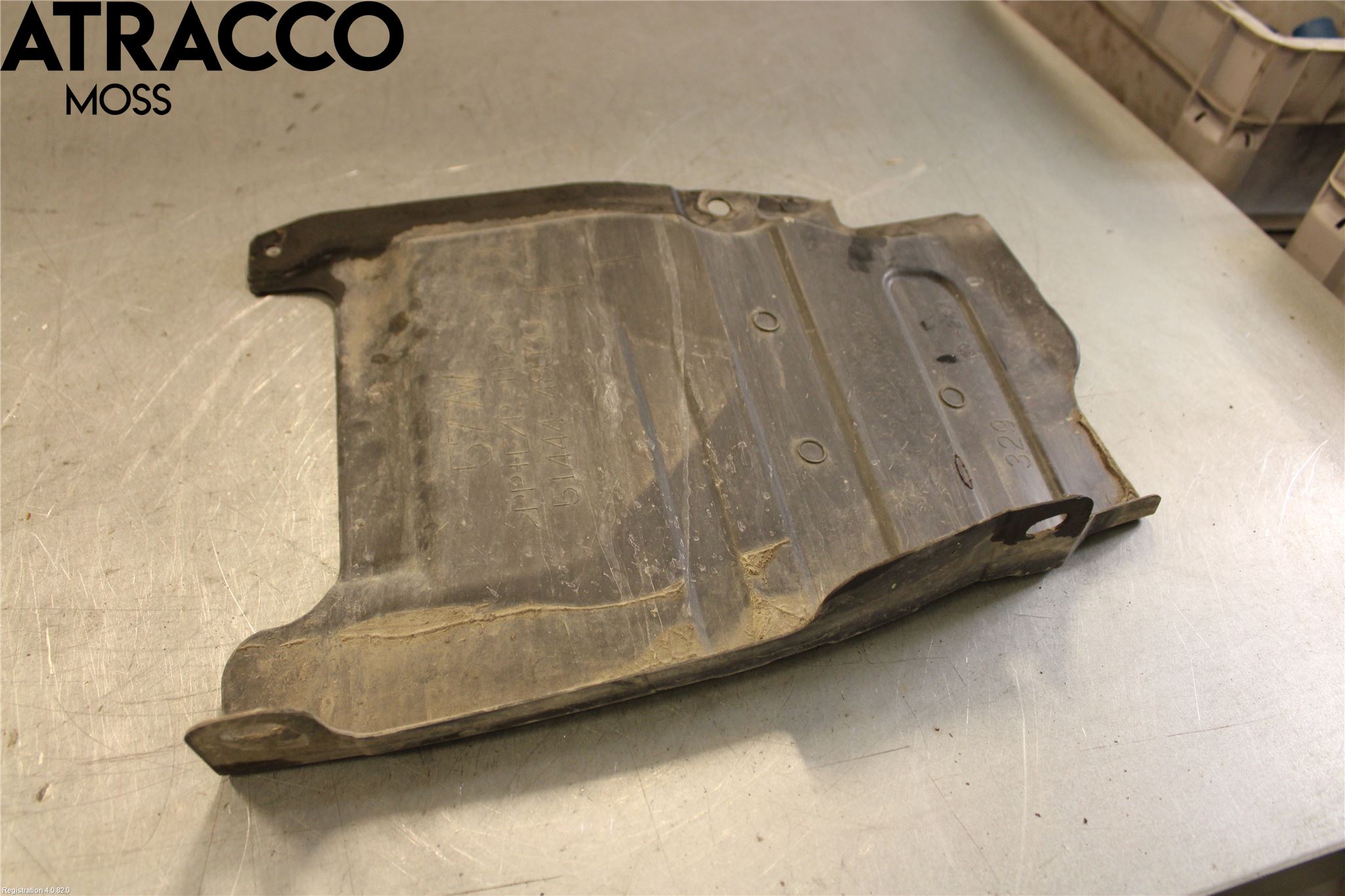 Toyota RAV4 13-18 Hasplåt Plåt-Plast
