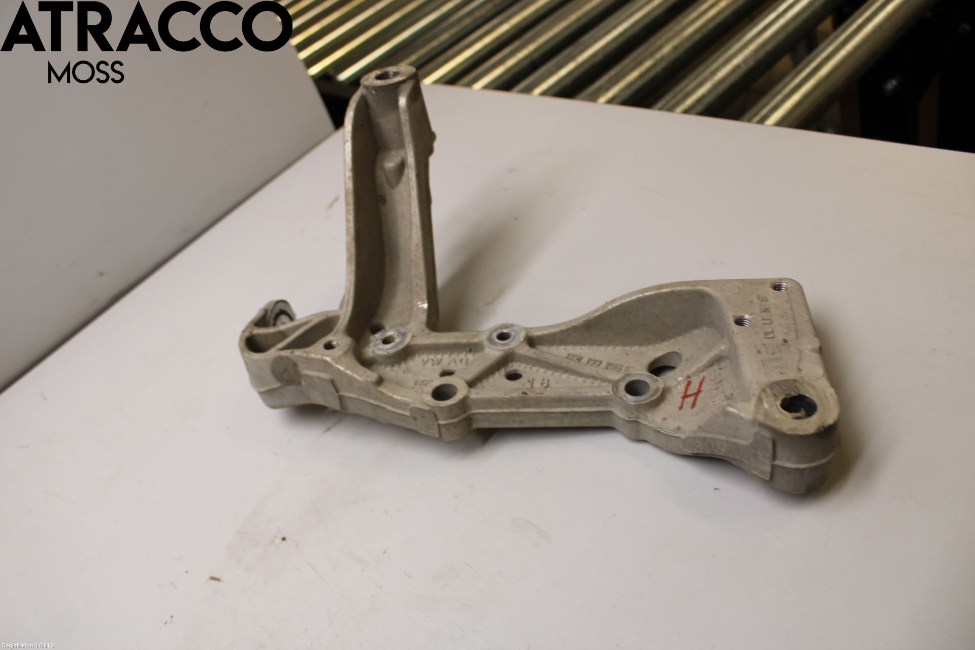 Volkswagen VW GOLF VI 09-13 Framvagn Fäste-Kudde