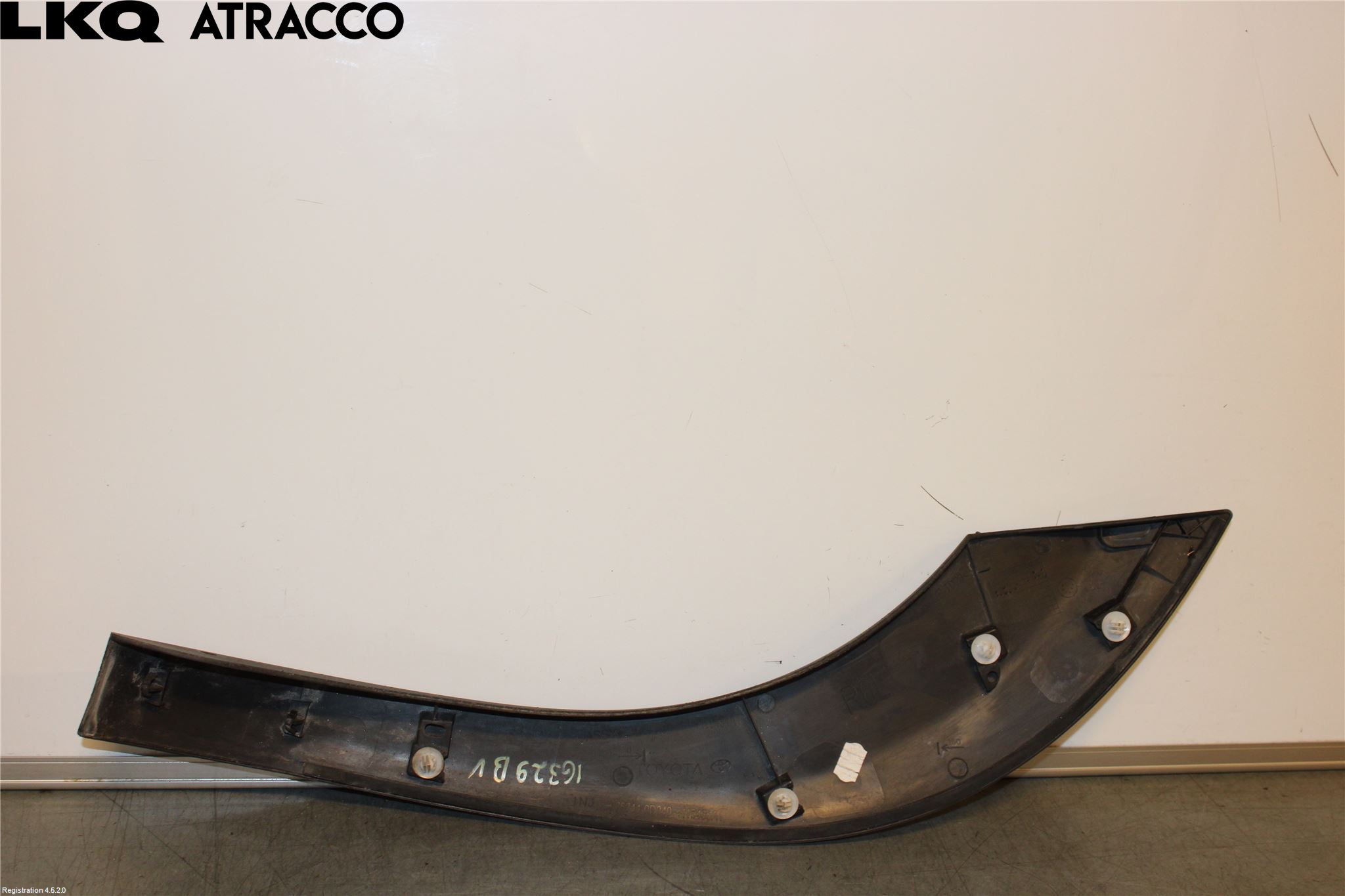 Toyota YARIS CROSS XP21 21- List Skärmkant
