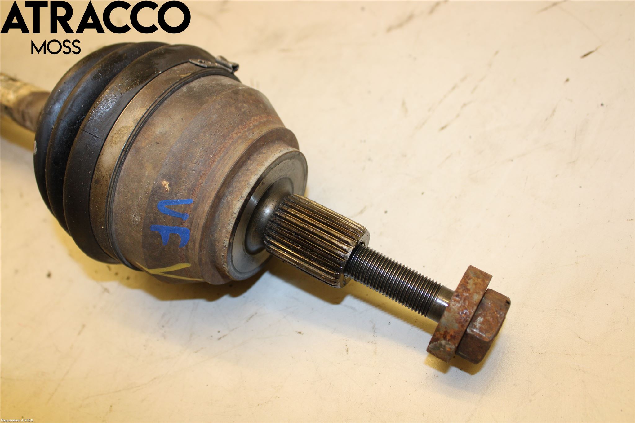 Volkswagen VW AMAROK 2H 10-22 Drivaxel Fram Vänster