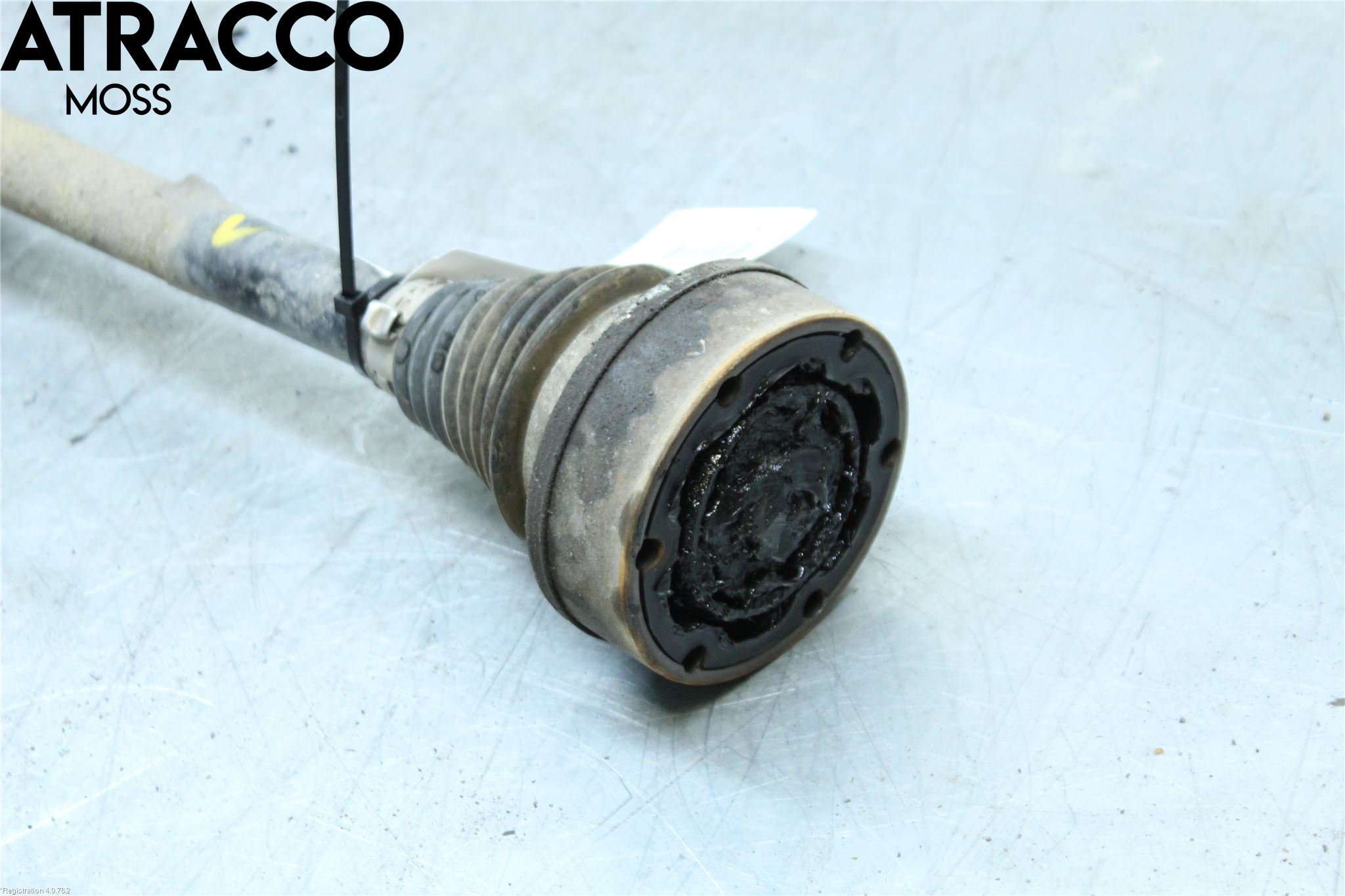 Volkswagen VW PASSAT 11-14 Drivaxel Fram Vänster