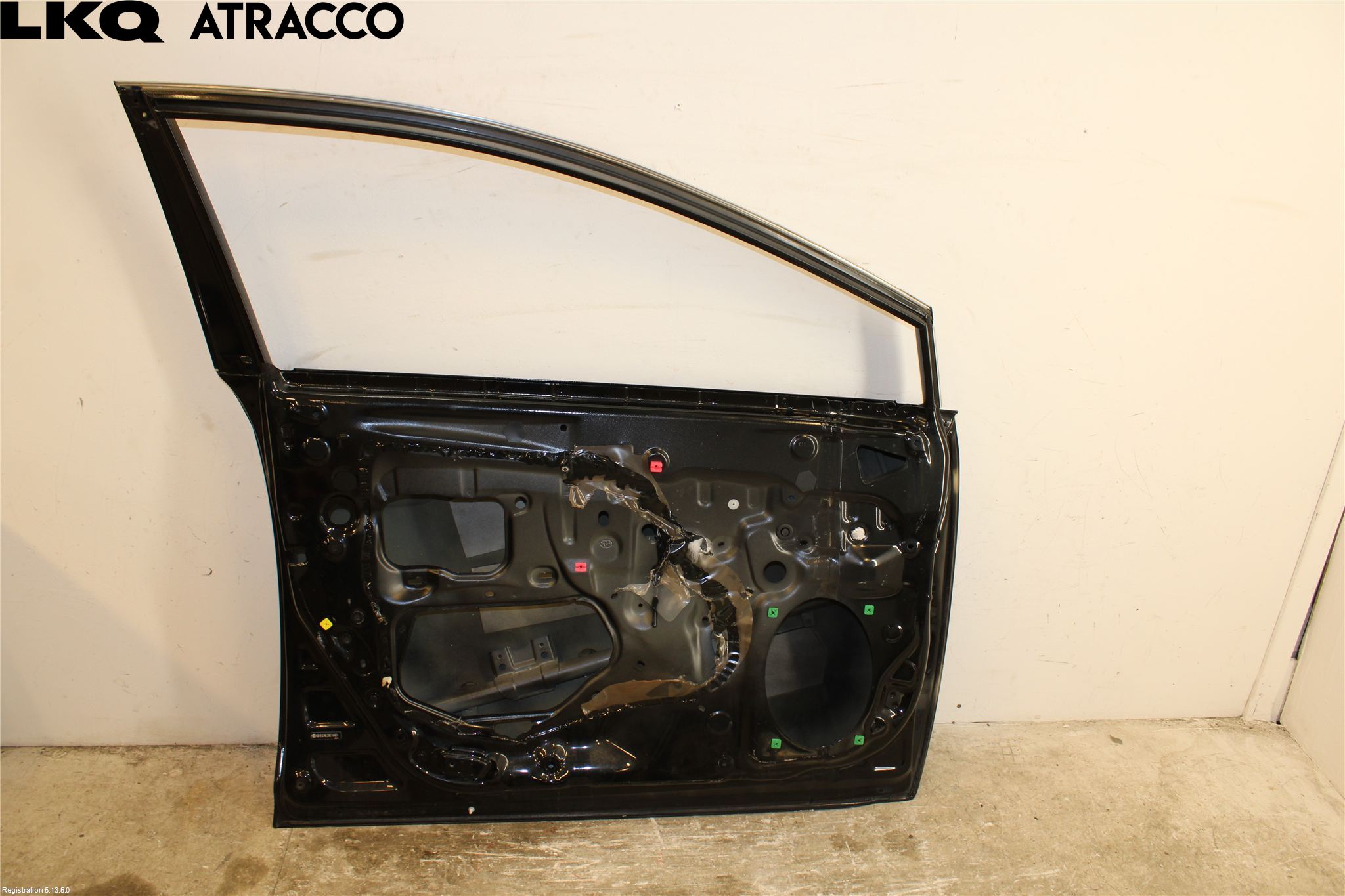 Toyota AVENSIS 16-18 Dörr Fram Vänster