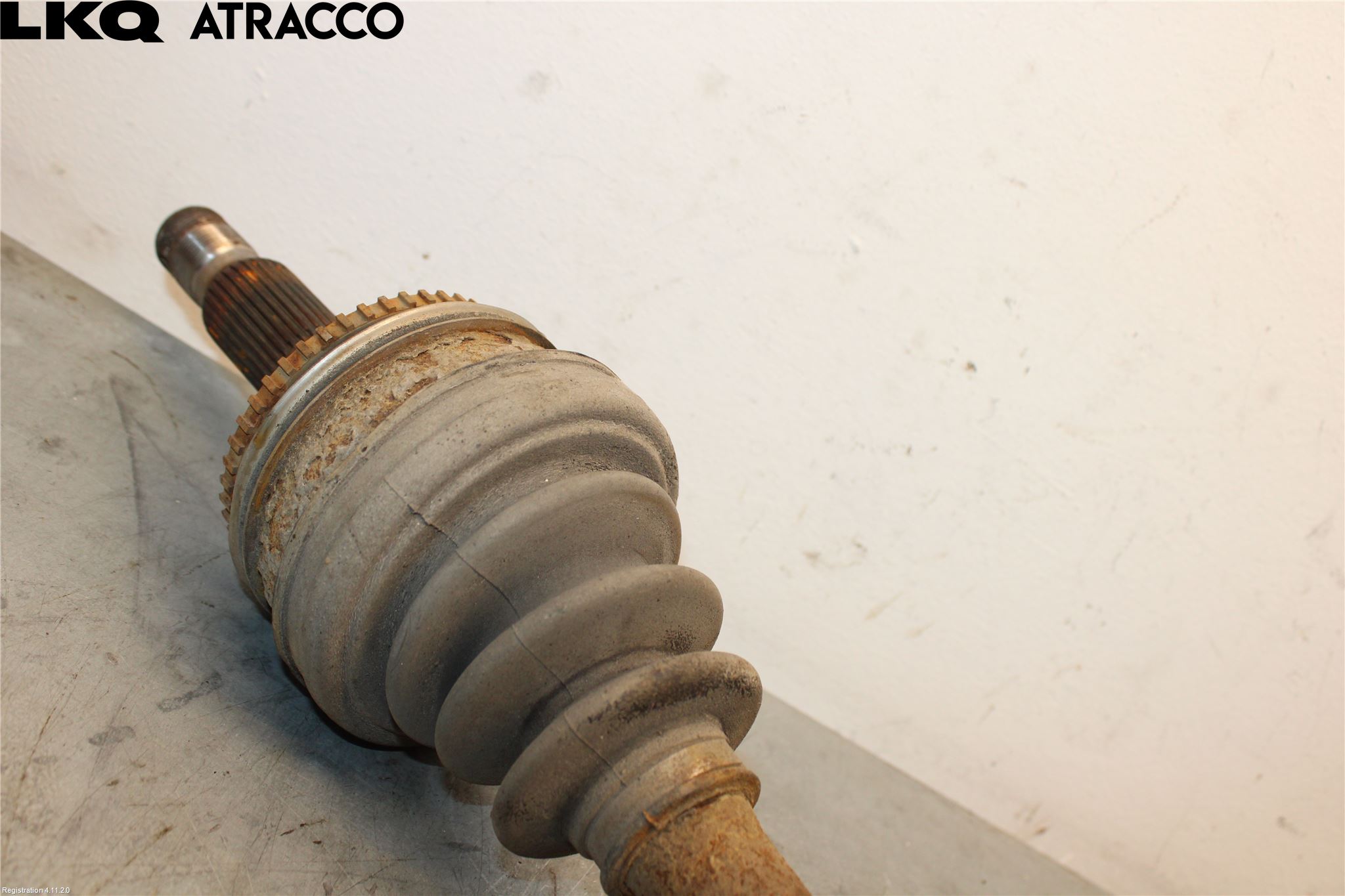 Toyota HI-ACE 06-12 Drivaxel Bak Vänster