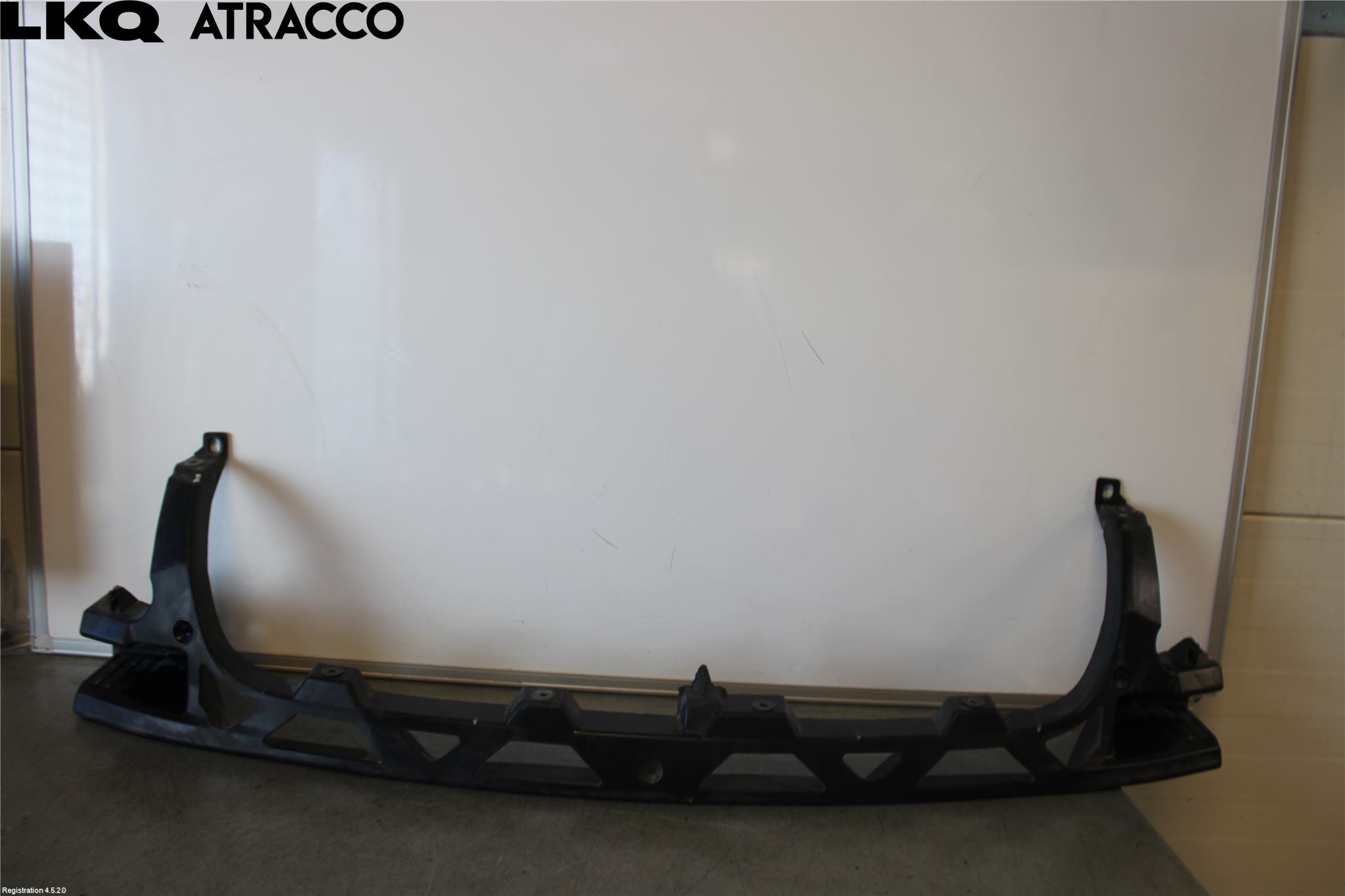 Volkswagen VW PASSAT 01-05 Stötfångardel Fram Mitt