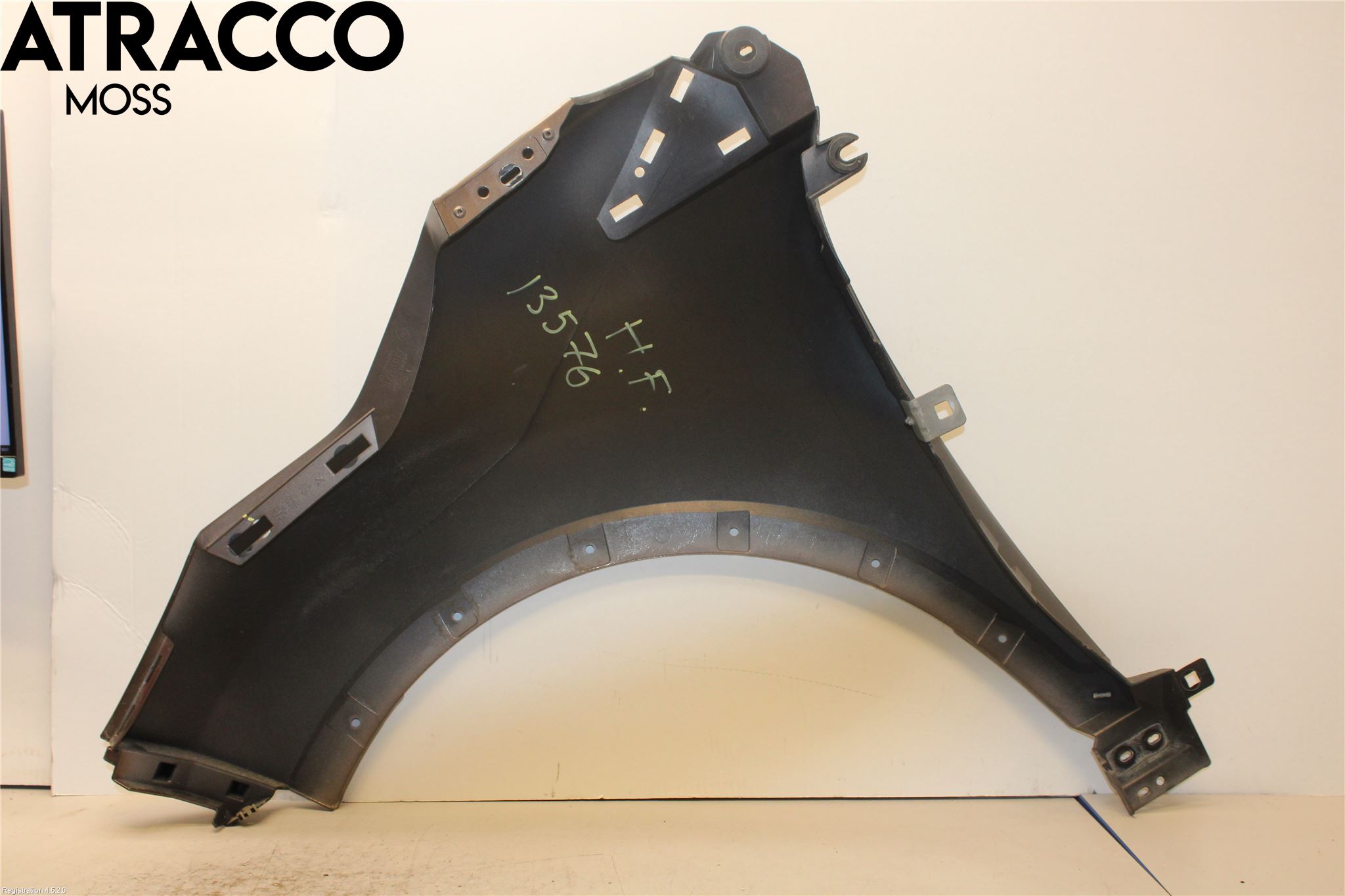 Renault CAPTUR 13-19 Skärm Fram Höger