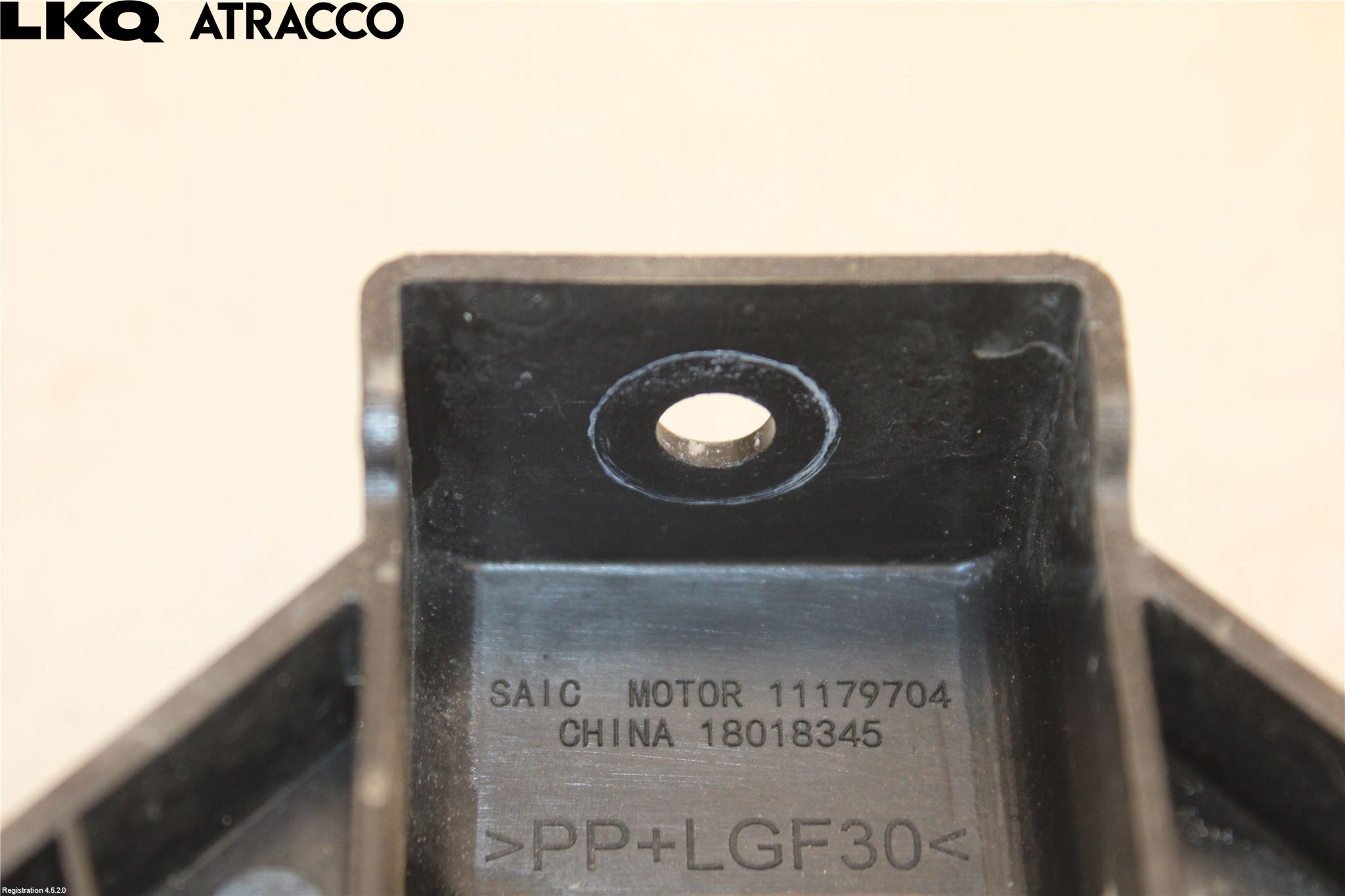 MG 4 23- Stötfångarfäste Bak Hö