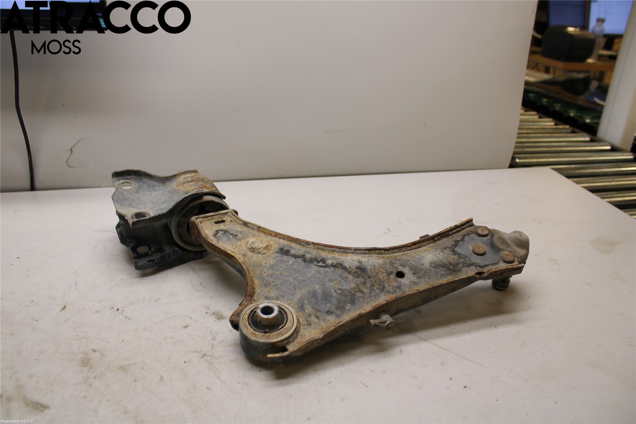 Landrover LAND ROVER DISCOVERY 4 10-16 Bärarm Fram Undre Hö