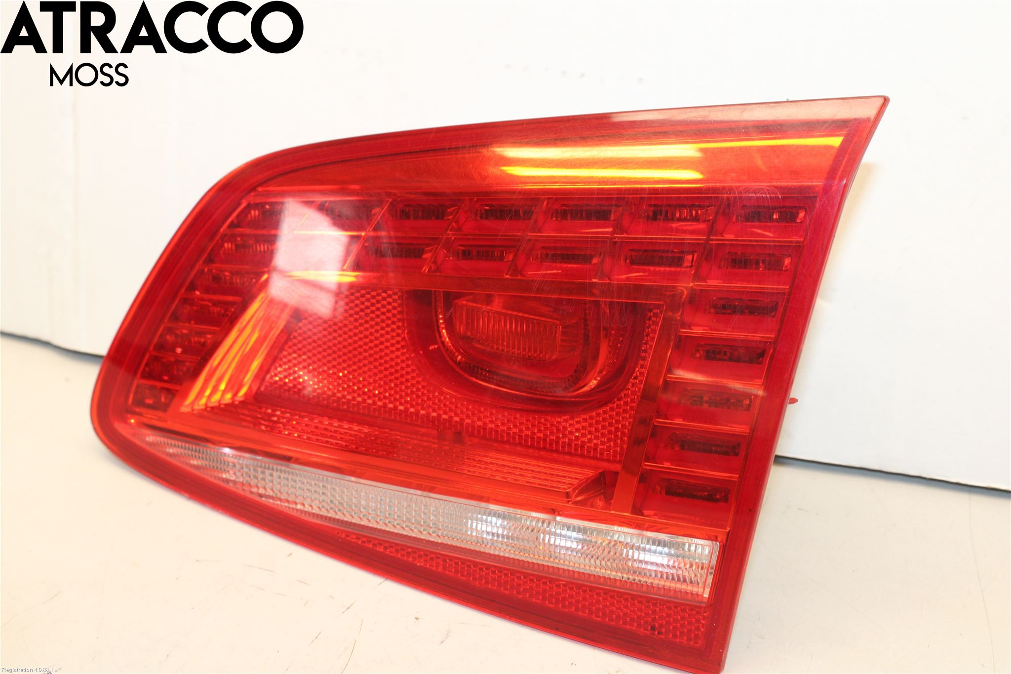 Volkswagen VW PASSAT 11-14 Bakljus Lucka Hö