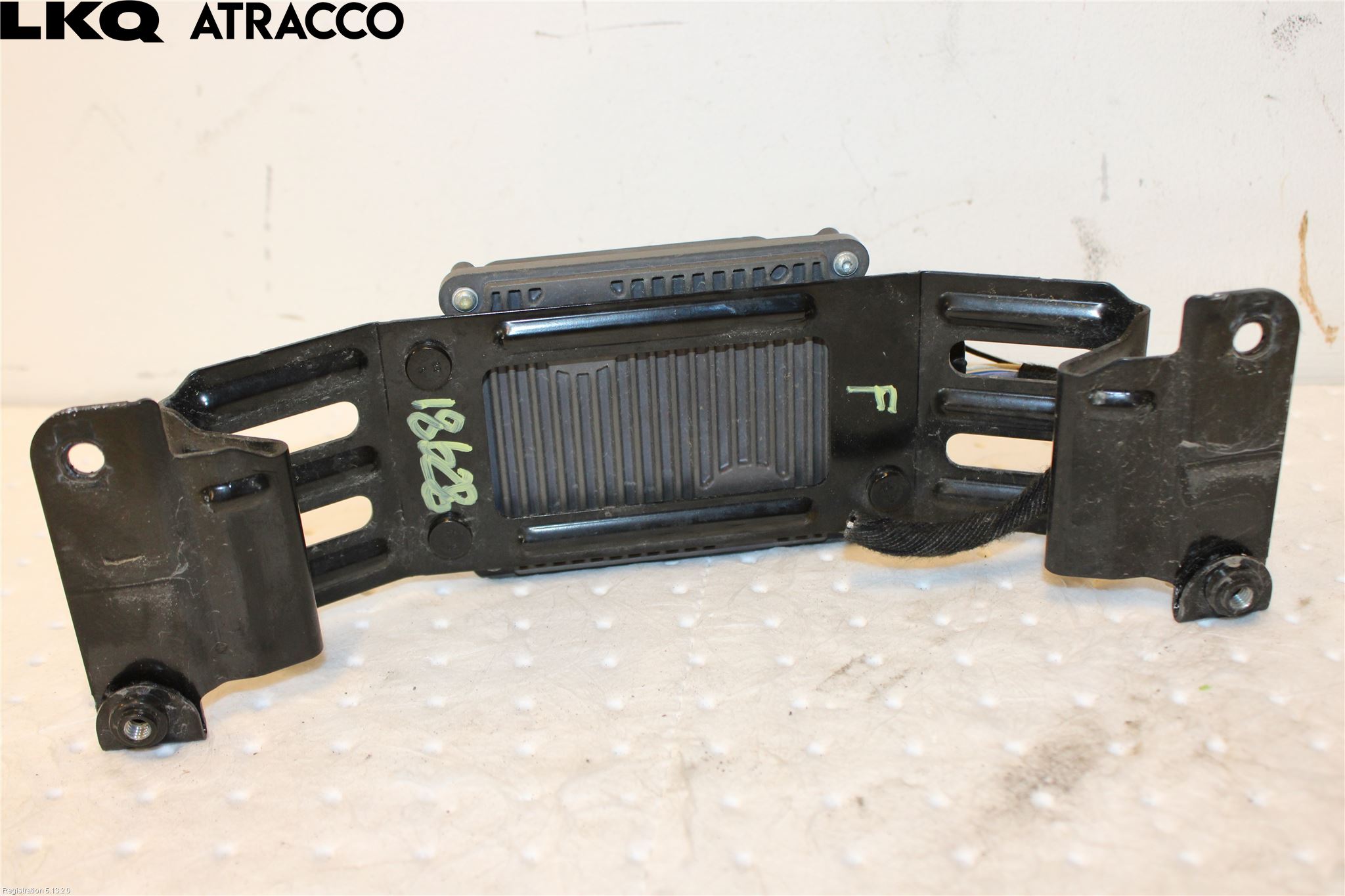Opel INSIGNIA 17- Parkeringshjälp Frontsensor