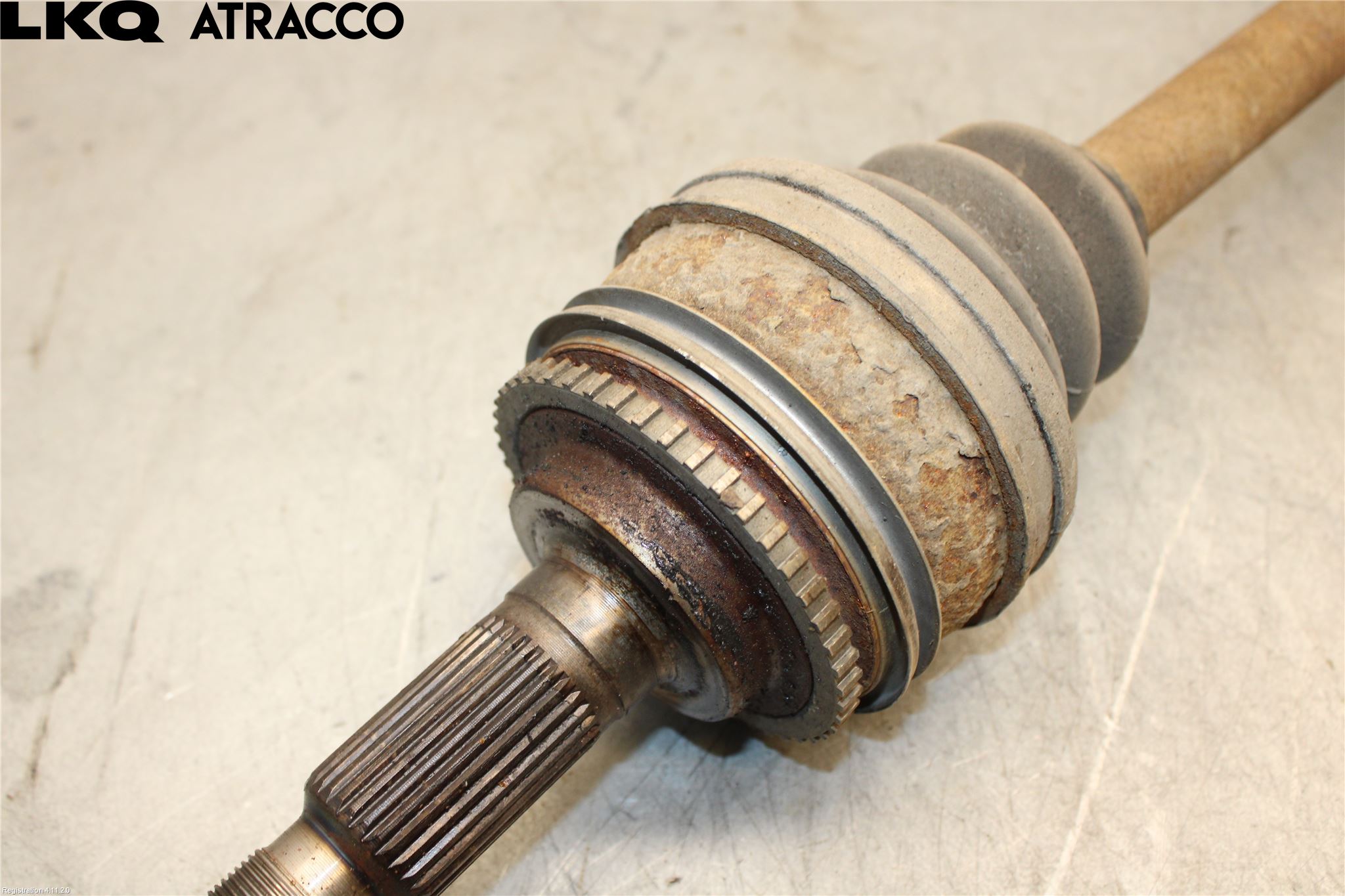 Toyota HI-ACE 06-12 Drivaxel Bak Höger