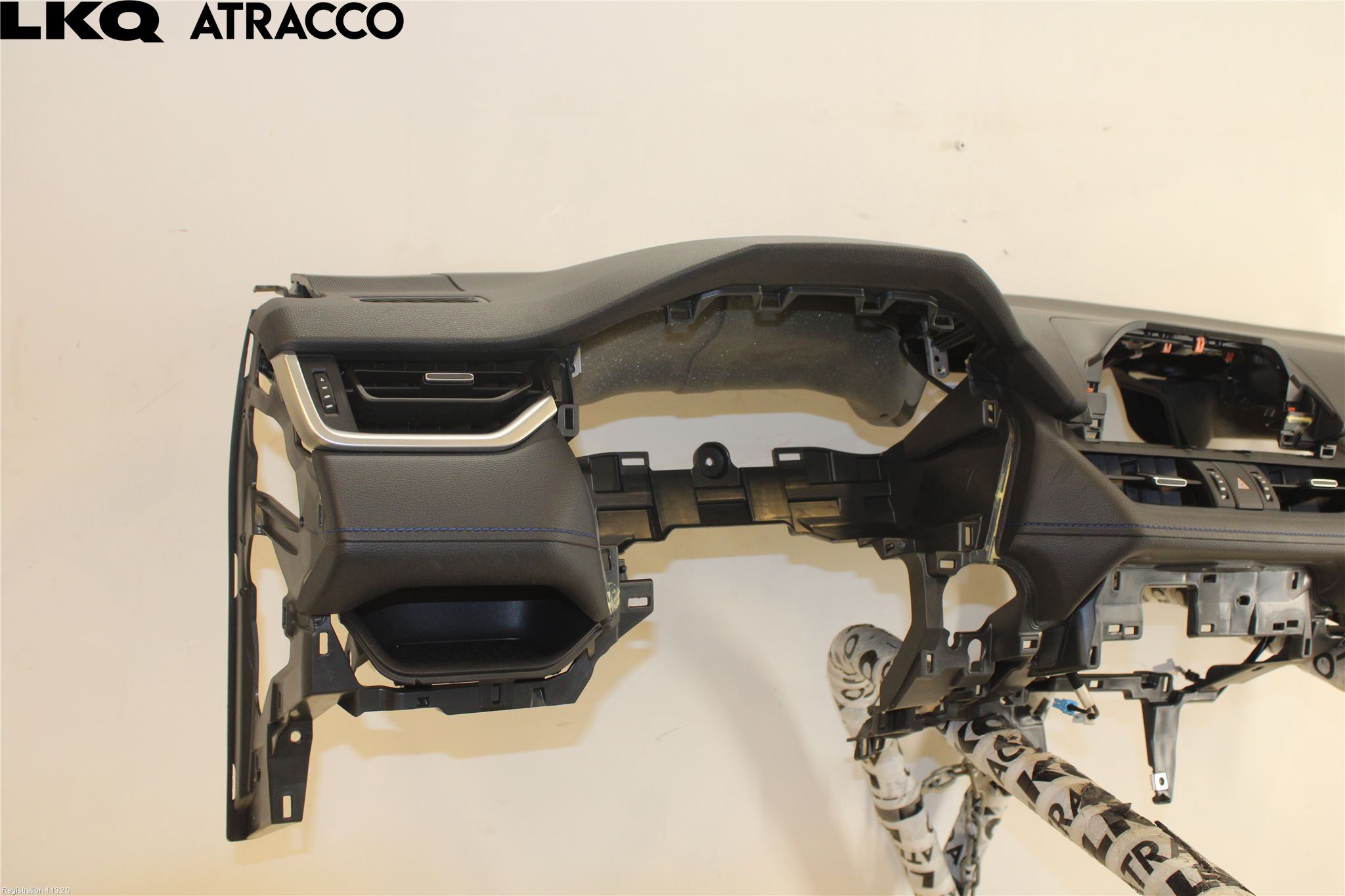 Toyota RAV4 19- Instrumentbräda