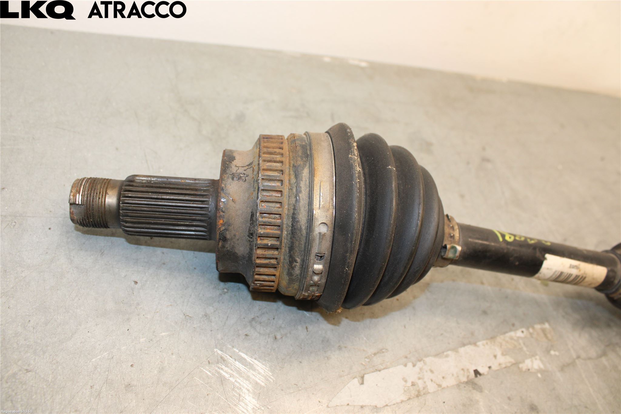 BMW 5 E60/61 Sed/Tou 02-10 Drivaxel Fram Höger