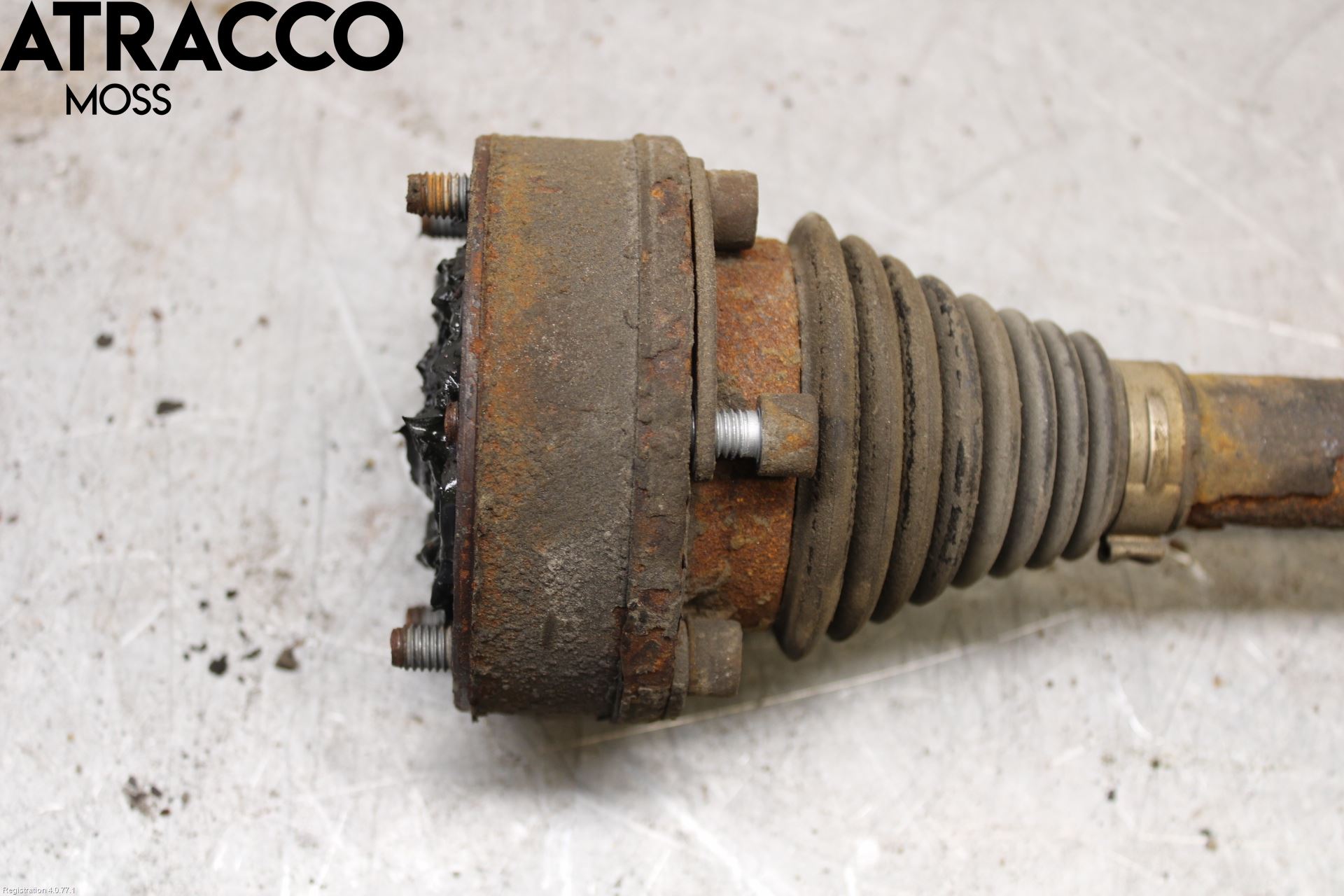 Volkswagen VW PASSAT 11-14 Drivaxel Bak Vänster