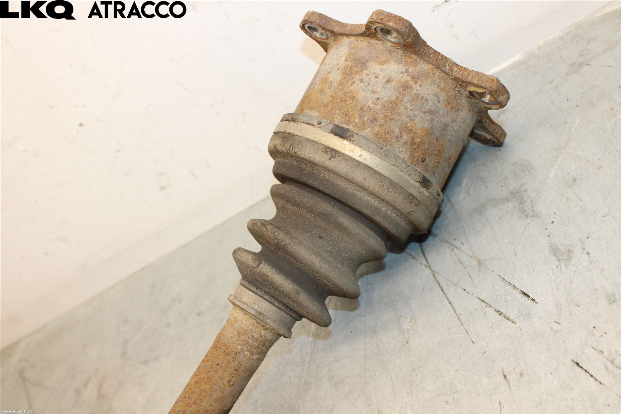 Toyota HI-ACE 06-12 Drivaxel Bak Vänster