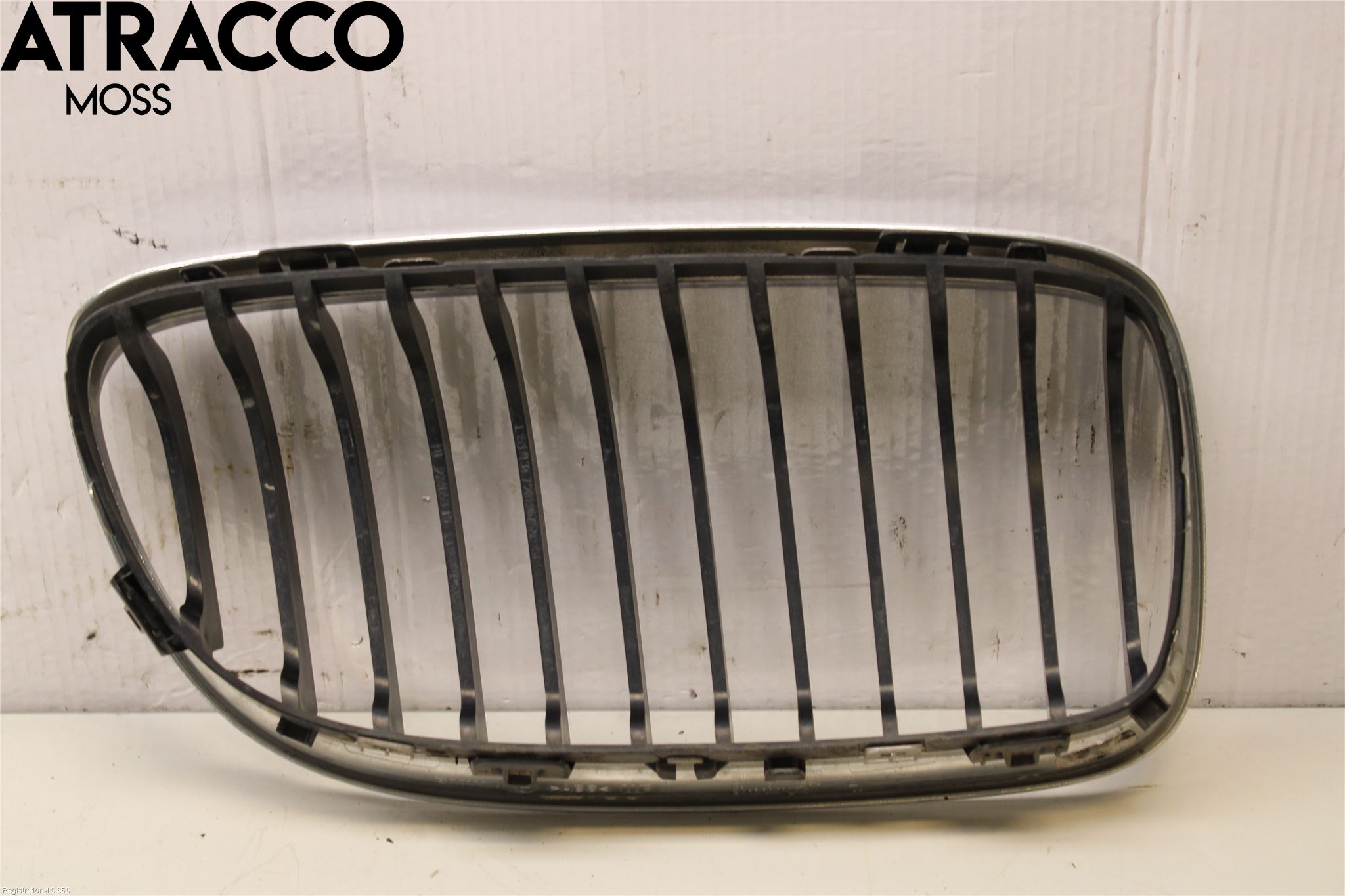 BMW 3 E90/91 SED/TOU 05-12 Grilldel Vänster