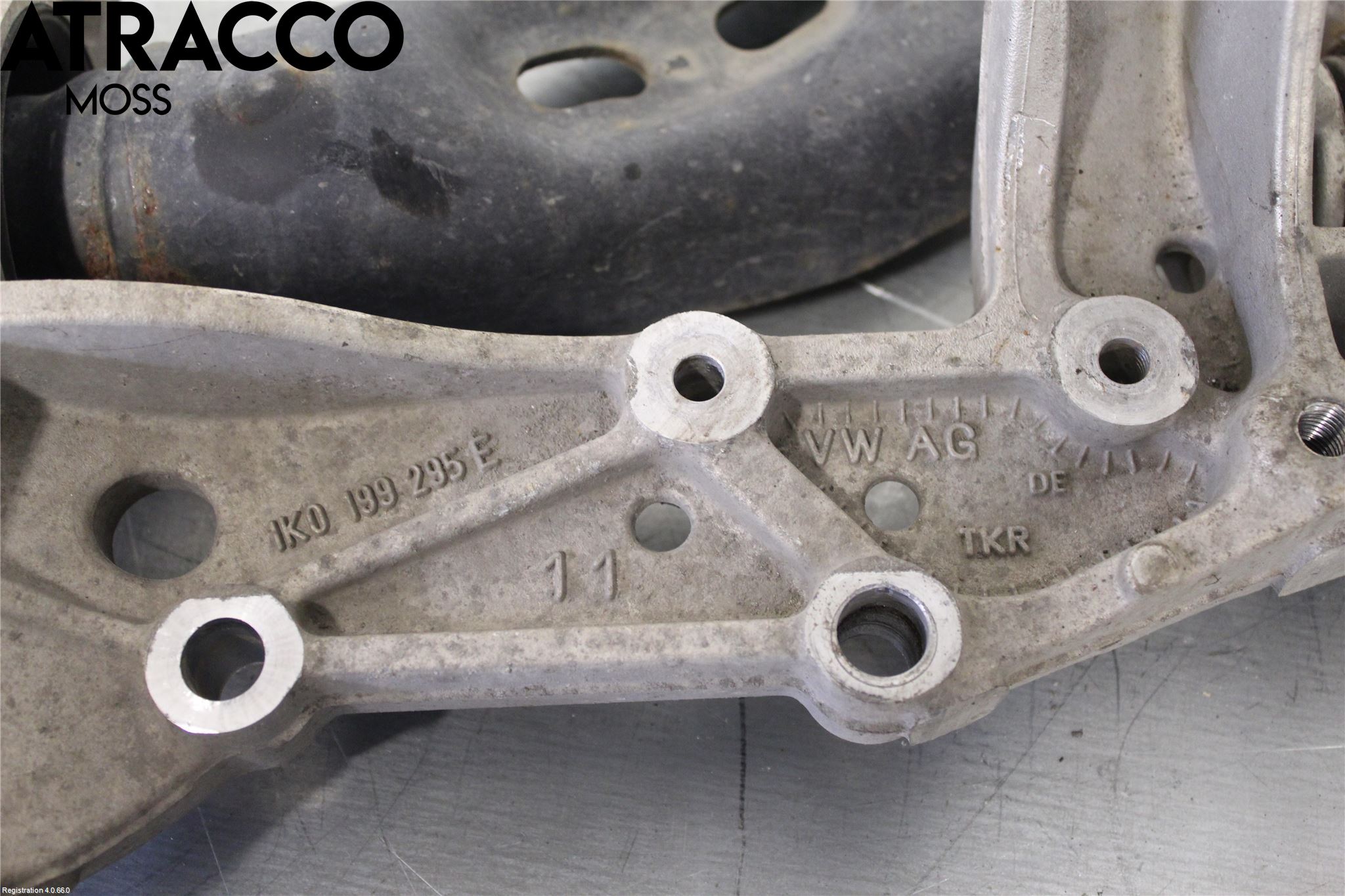 Volkswagen VW GOLF VI 09-13 Bärarm Fram Undre Vä