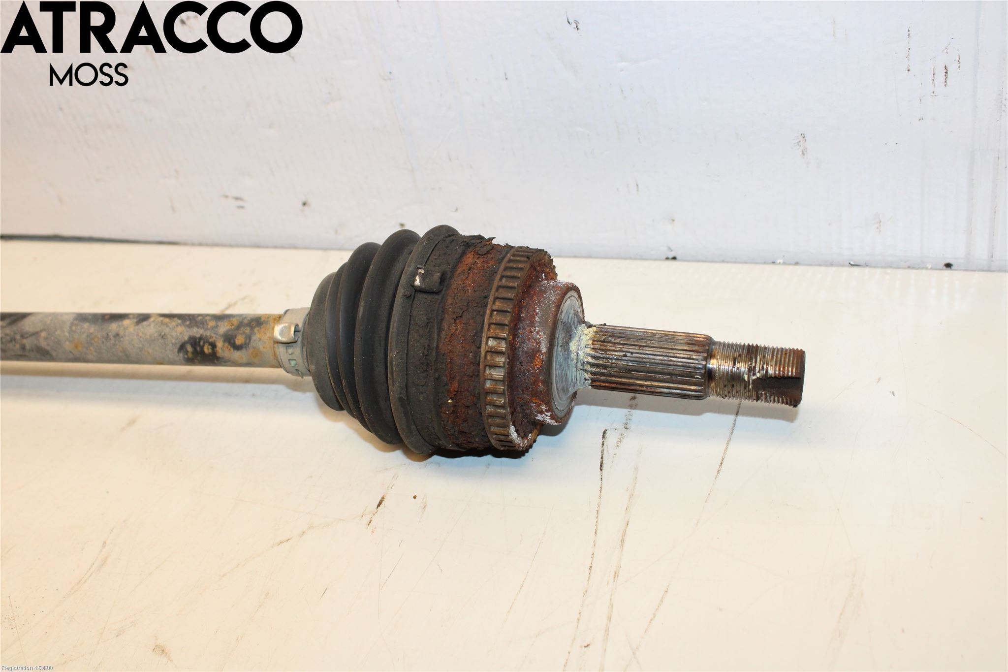 Toyota YARIS P1 03-05 Drivaxel Fram Höger