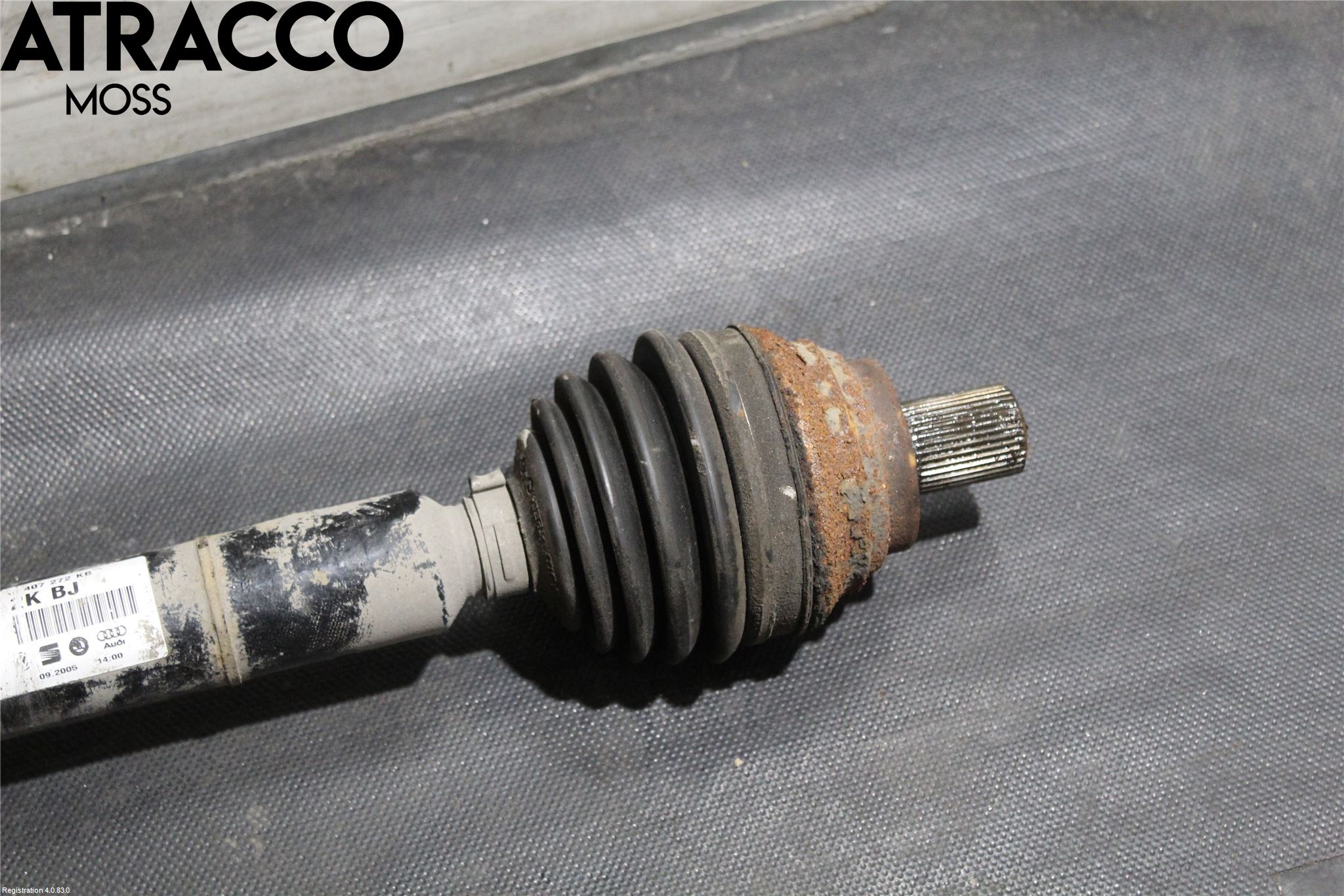Volkswagen VW GOLF V 04-09 Drivaxel Fram Höger