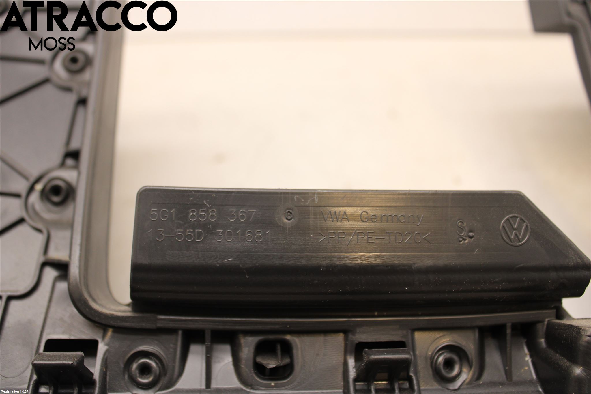 Volkswagen VW GOLF / E-GOLF VII 13-20 Instrbräda Stötskydd