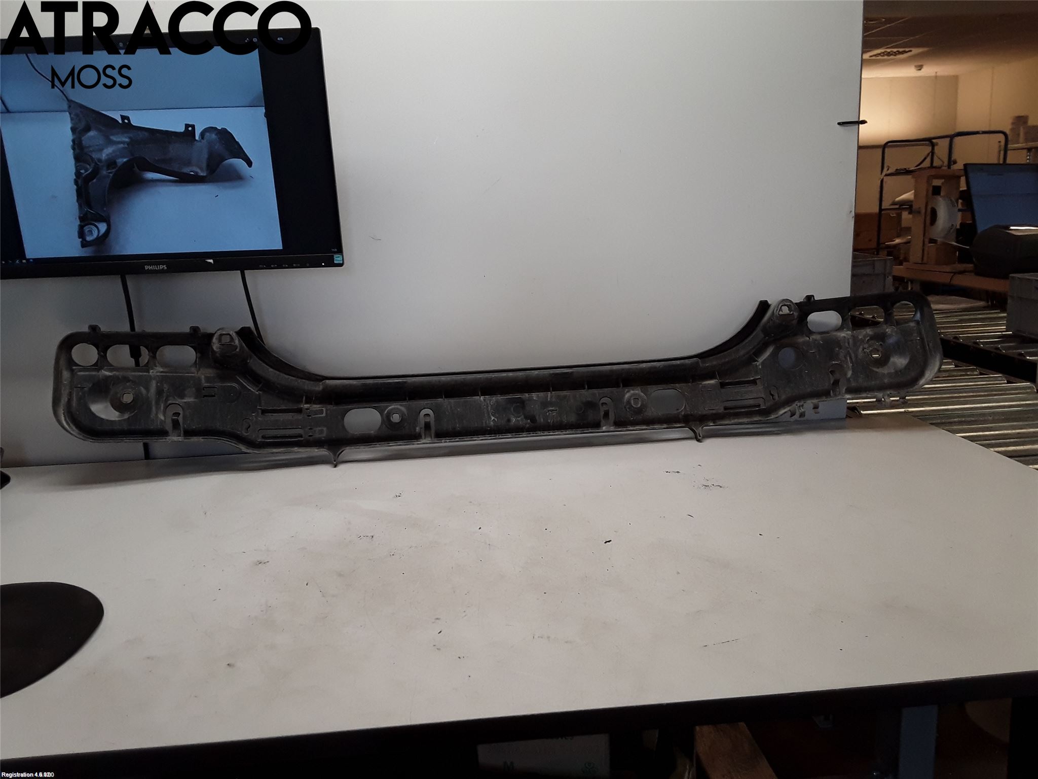 BMW 5 E60/61 Sed/Tou 02-10 Stötfångardel Bak Mitt