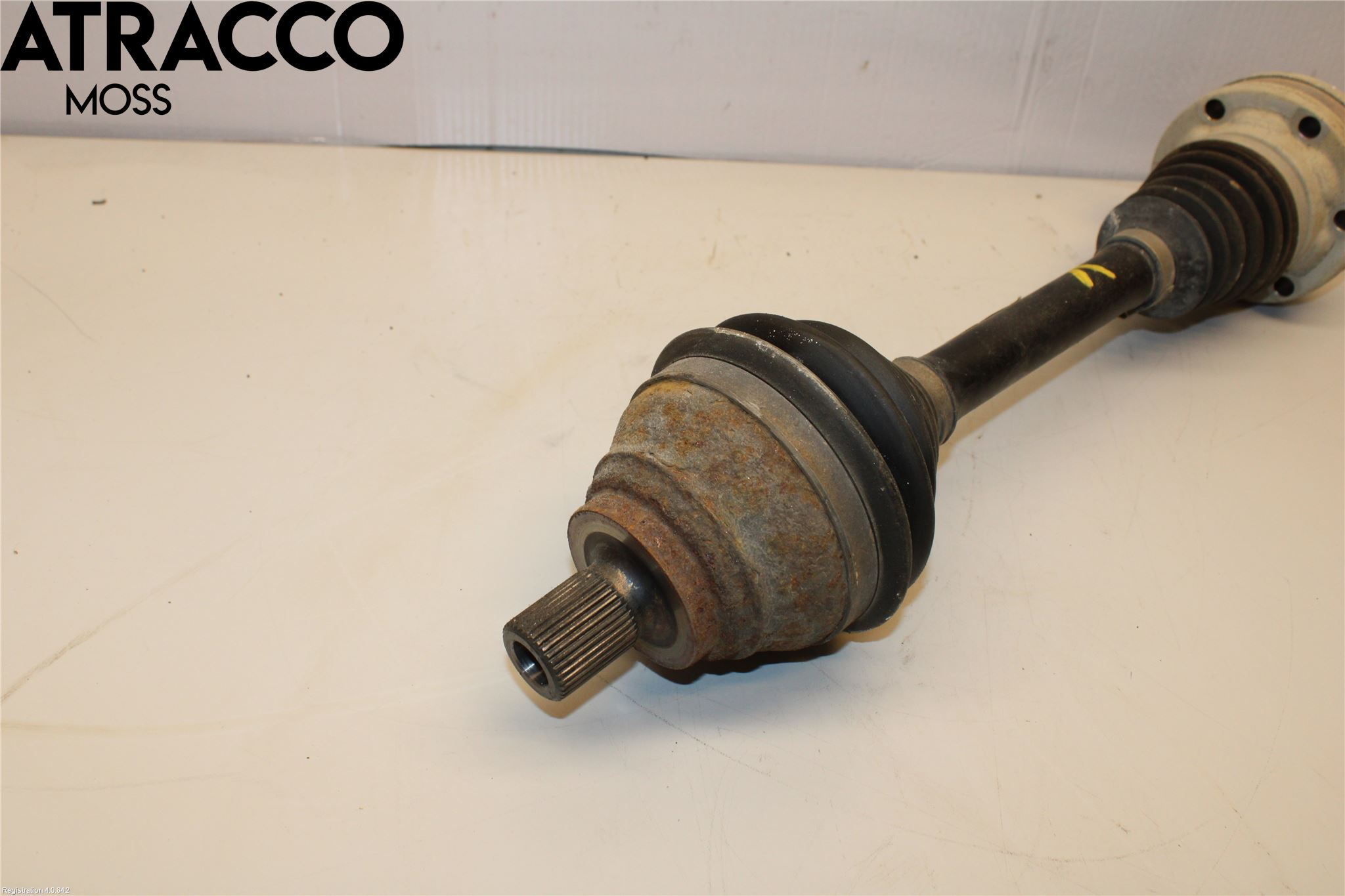 Volkswagen VW PASSAT 11-14 Drivaxel Fram Vänster