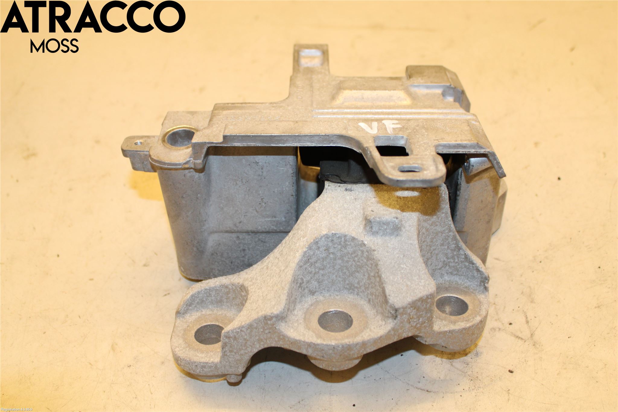 Volvo XC40/RECHARGE 18- Motorfäste