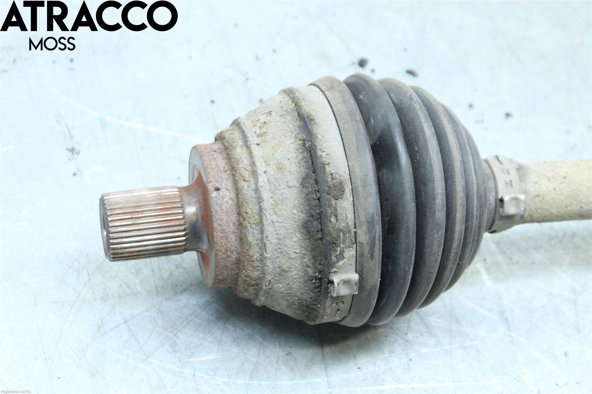 Volkswagen VW PASSAT 11-14 Drivaxel Fram Vänster