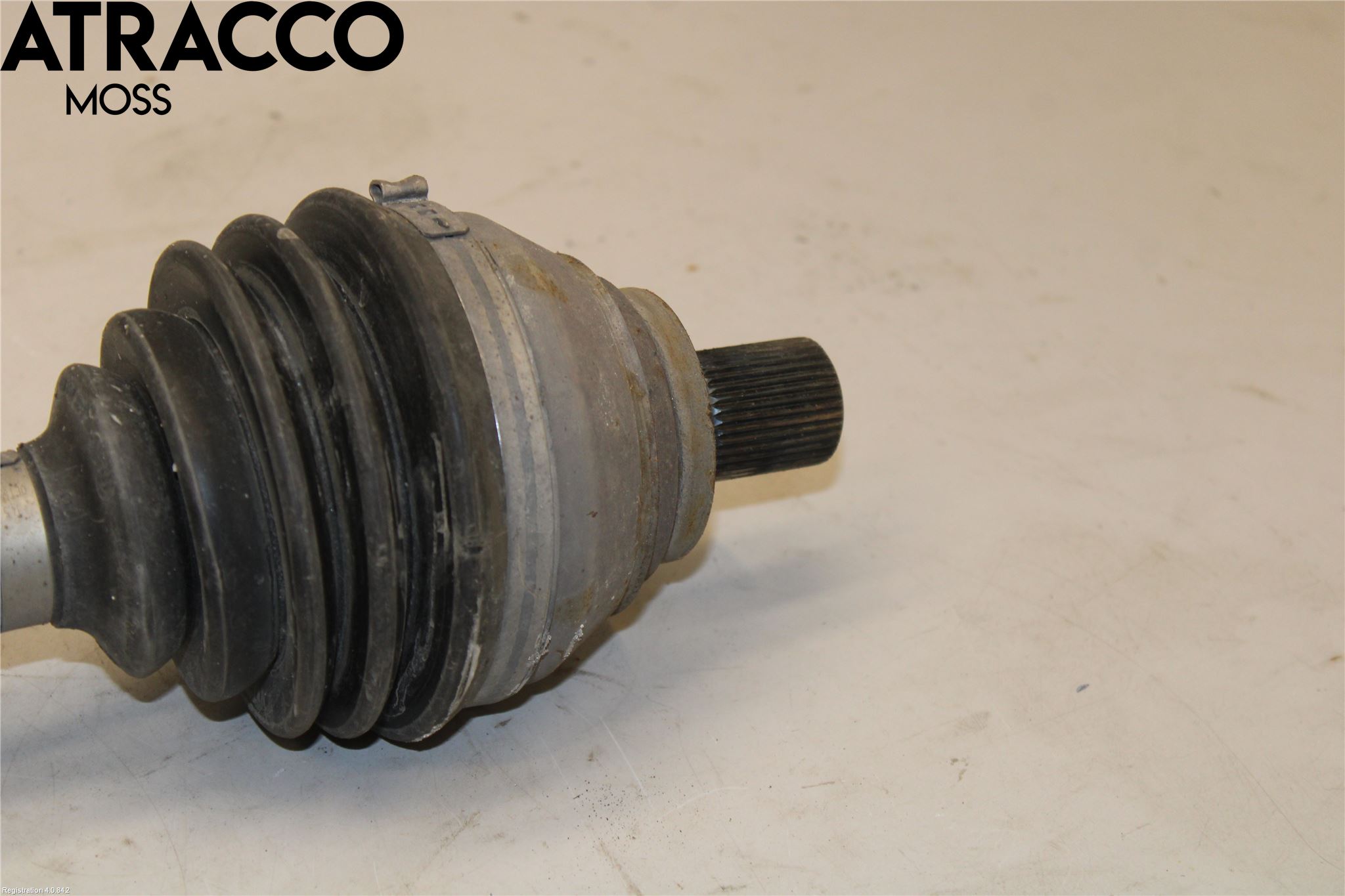 Volkswagen VW CADDY 16-20 Drivaxel Fram Höger