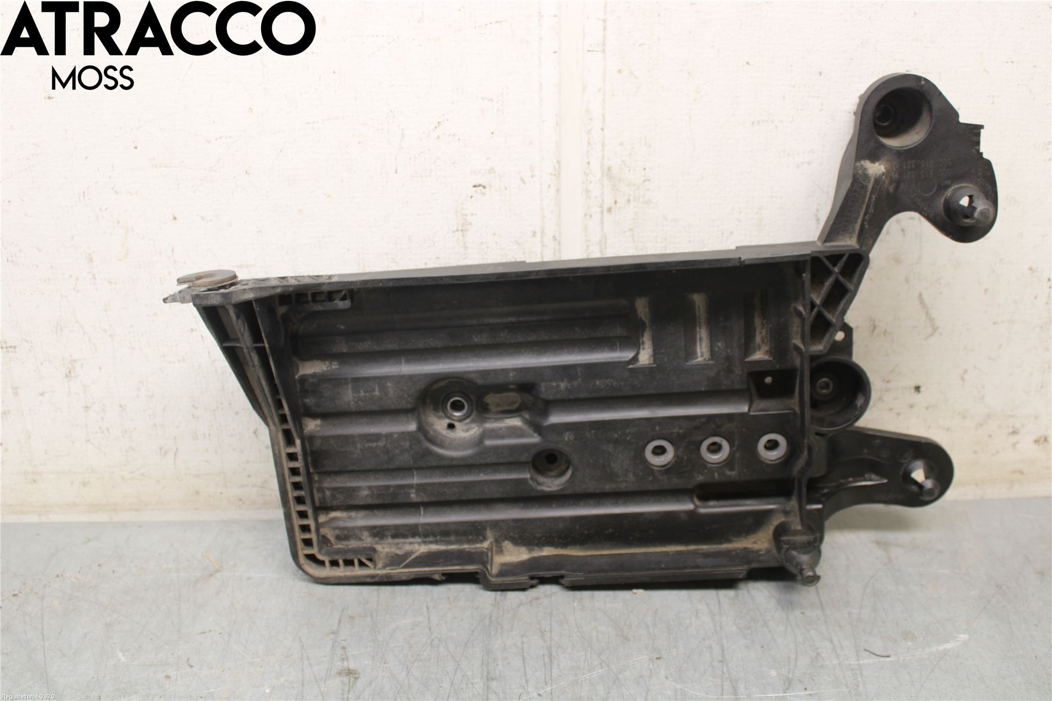 Volkswagen VW PASSAT 15-19 Batterilåda-Fäste-Hållare
