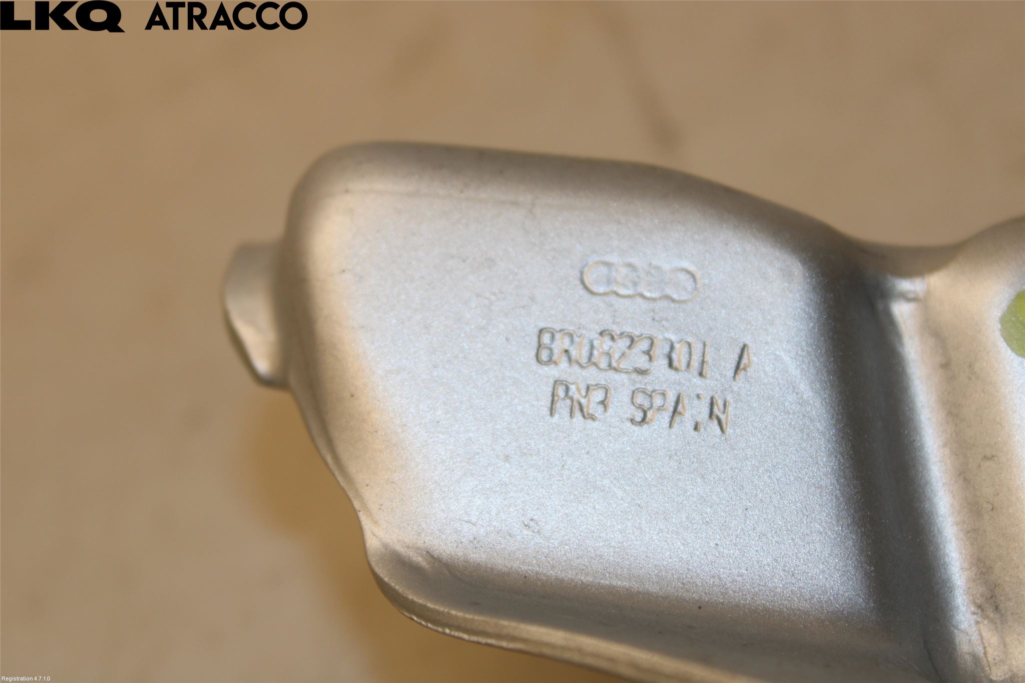 Audi Q5 09-16 Huvgångjärn