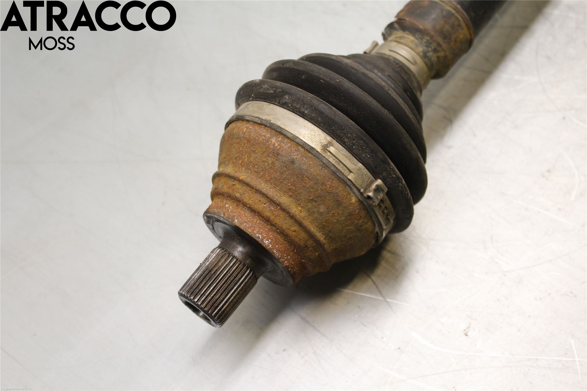 Volkswagen VW CADDY 11-15 Drivaxel Fram Höger