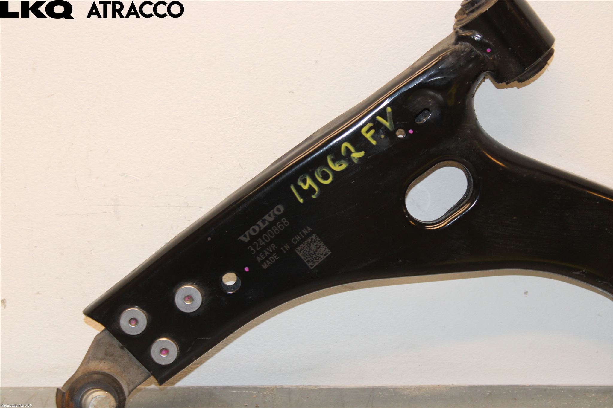 Volvo EX40 25- Bärarm Fram Undre Vä