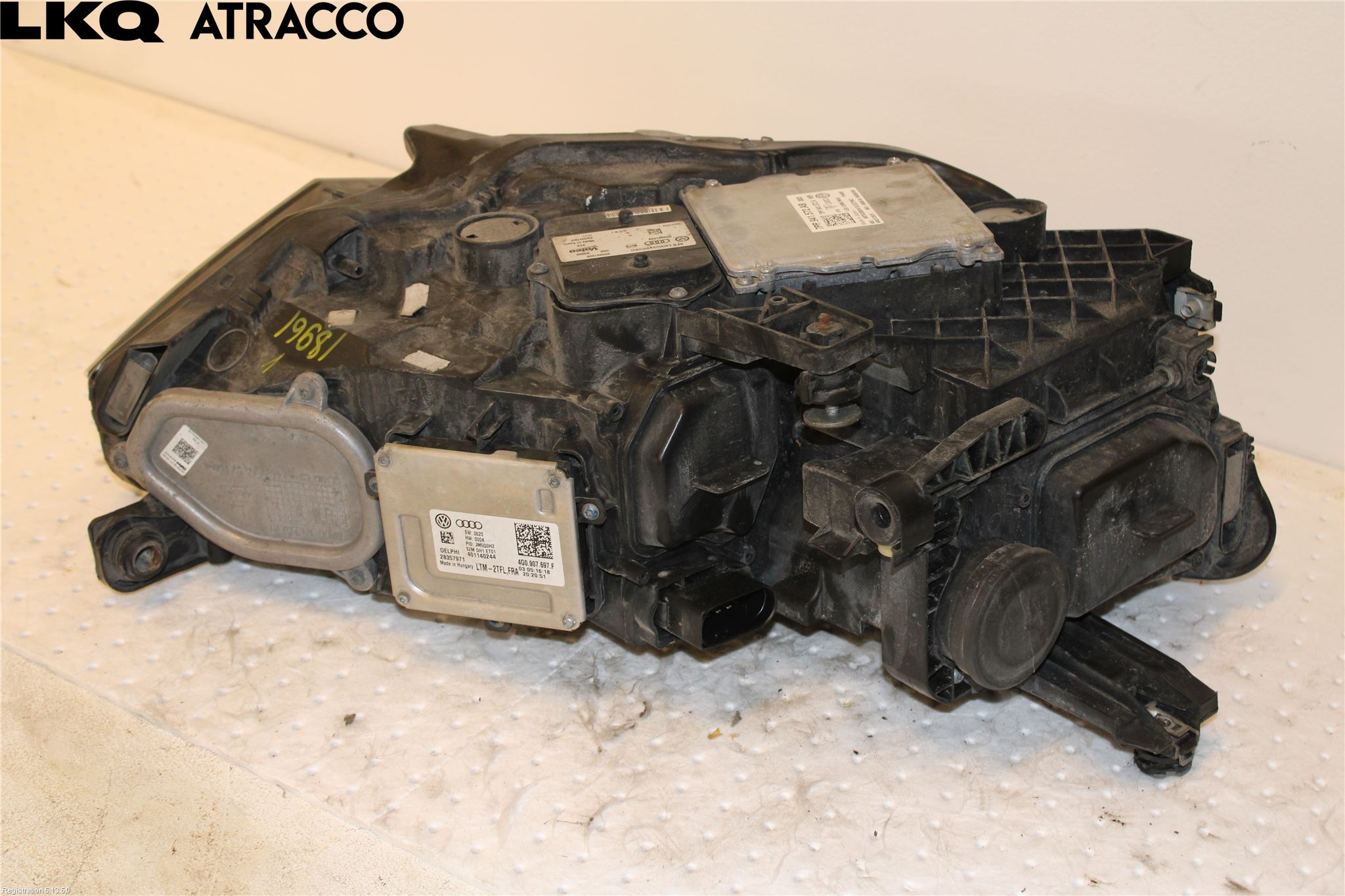 Volkswagen VW PASSAT 15-19 Strålkastare Vänster
