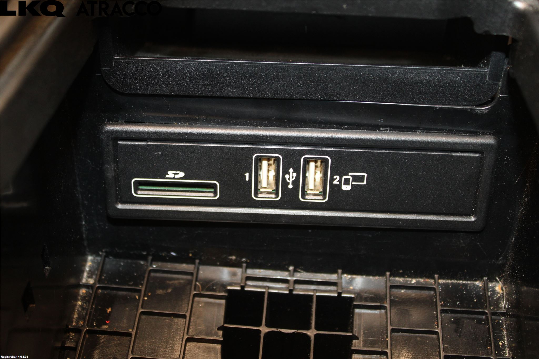 Mercedes-Benz MB E-KLASS (W213) 16-23 Instrumentkonsoll Mitt