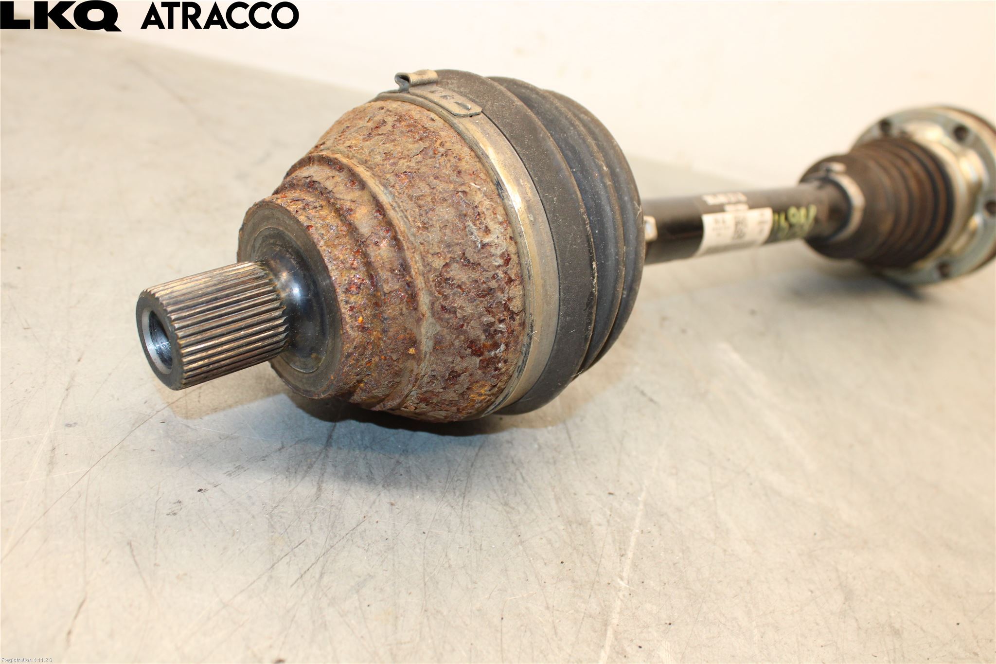 Volkswagen VW CADDY 11-15 Drivaxel Fram Vänster