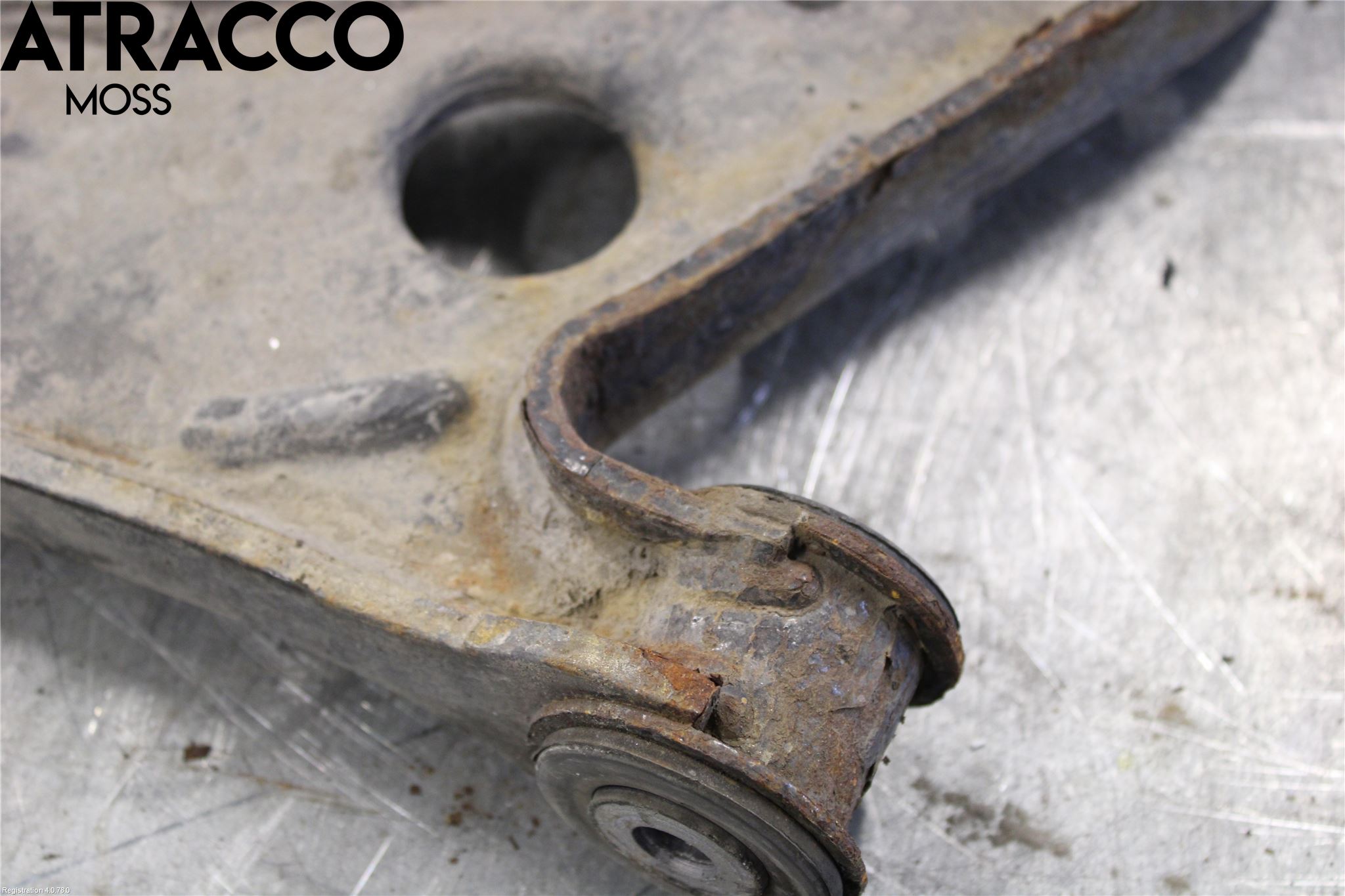 Volkswagen VW GOLF V 04-09 Bärarm Fram Undre Hö