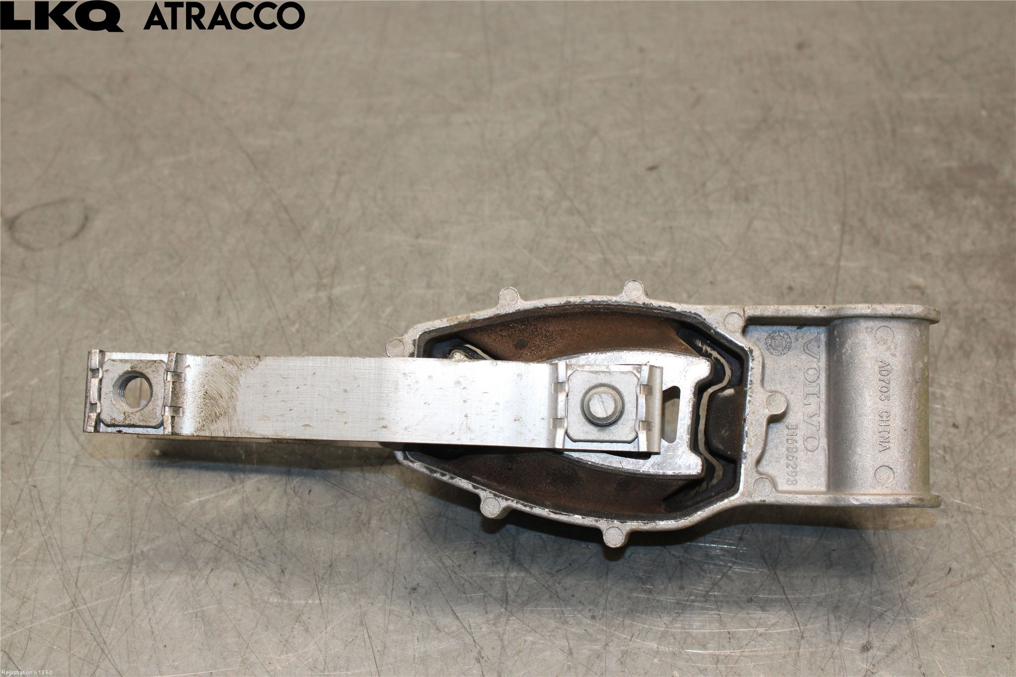 Volvo EX40 25- Motorfäste
