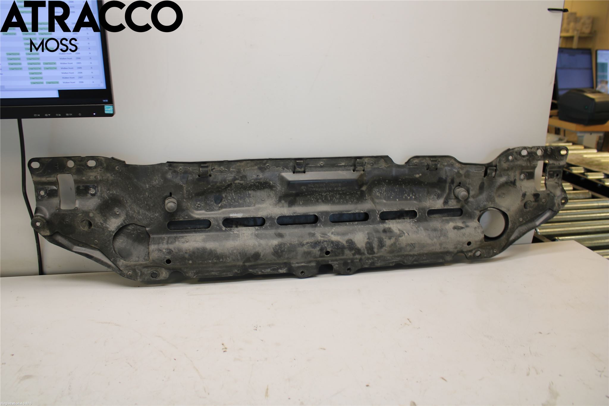 BMW 5 E60/61 Sed/Tou 02-10 Front Huvlåsplåt-Balk