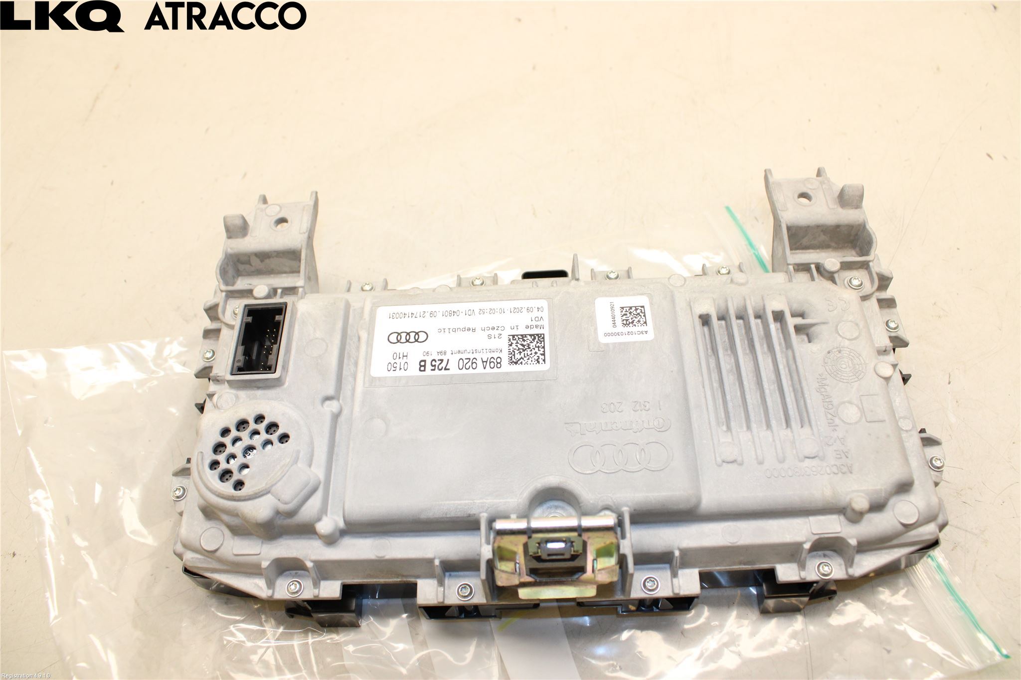 Audi Q4 E-TRON FZ 22- Instrumentkonsoll Mitt