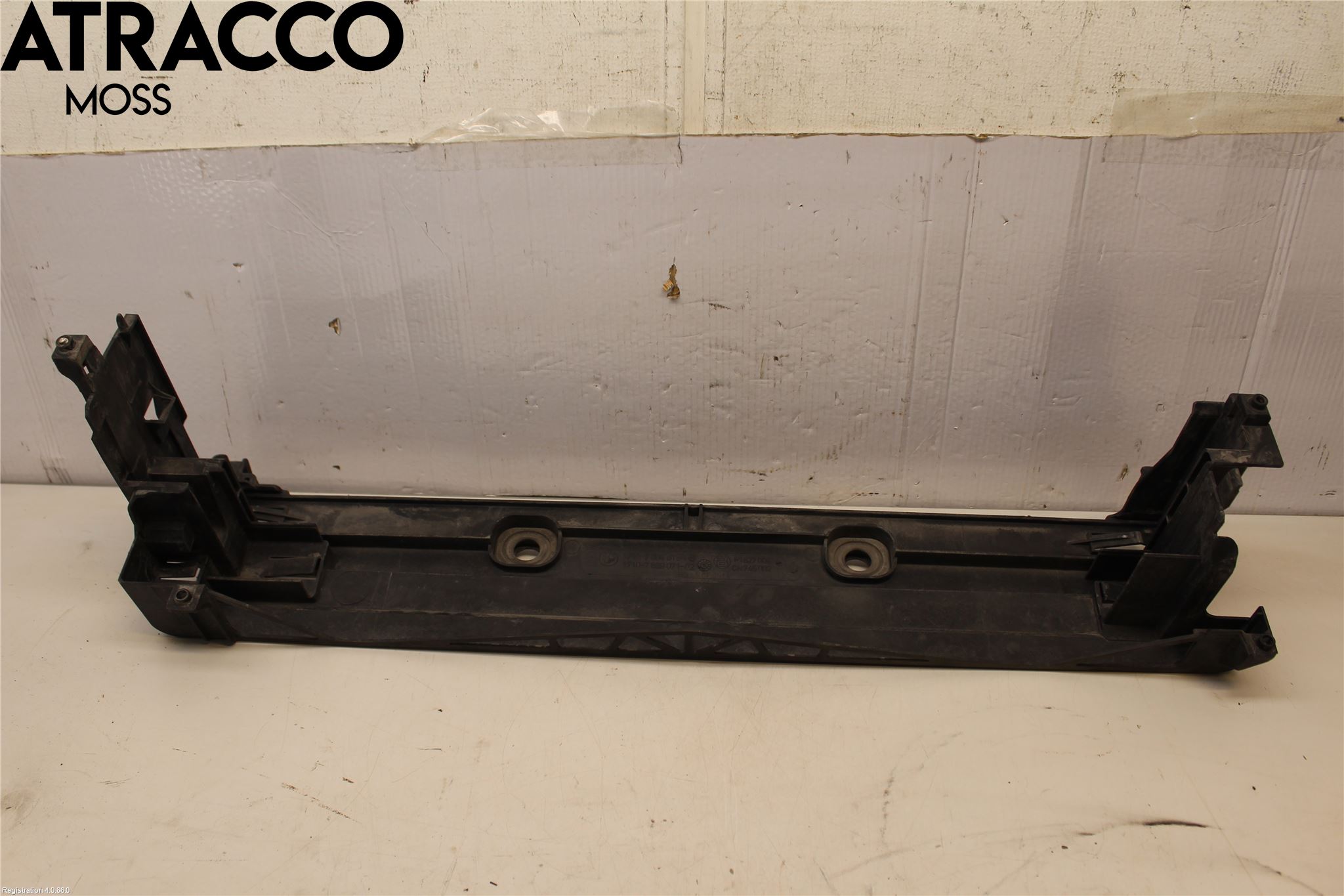 BMW 5 F10/F11/F18 09-17 Kylarfäste-Ram-Balk