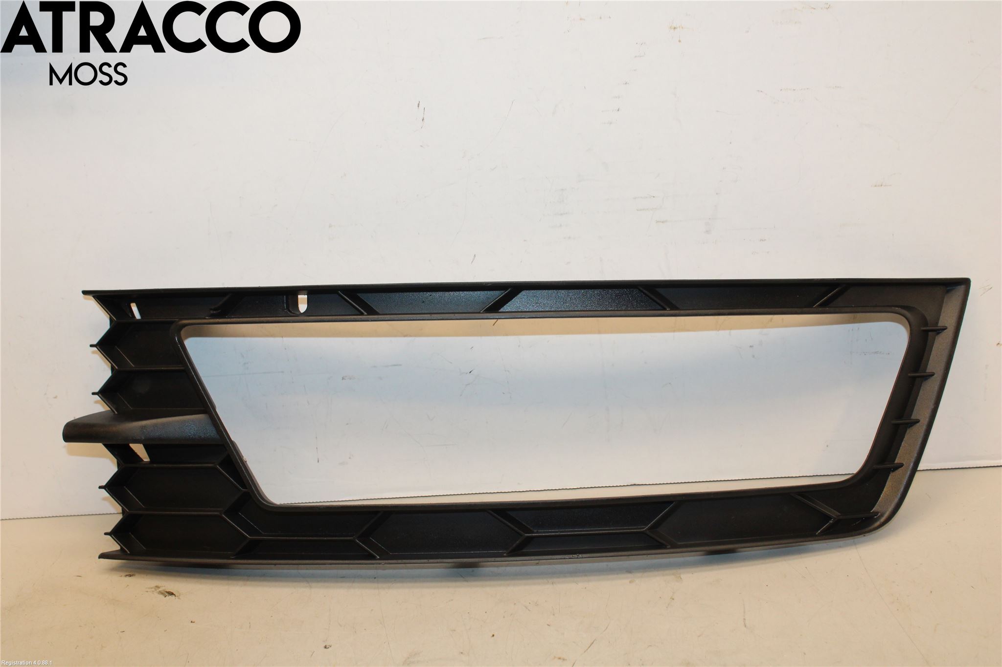 Skoda RAPID Dimljussarg Fram
