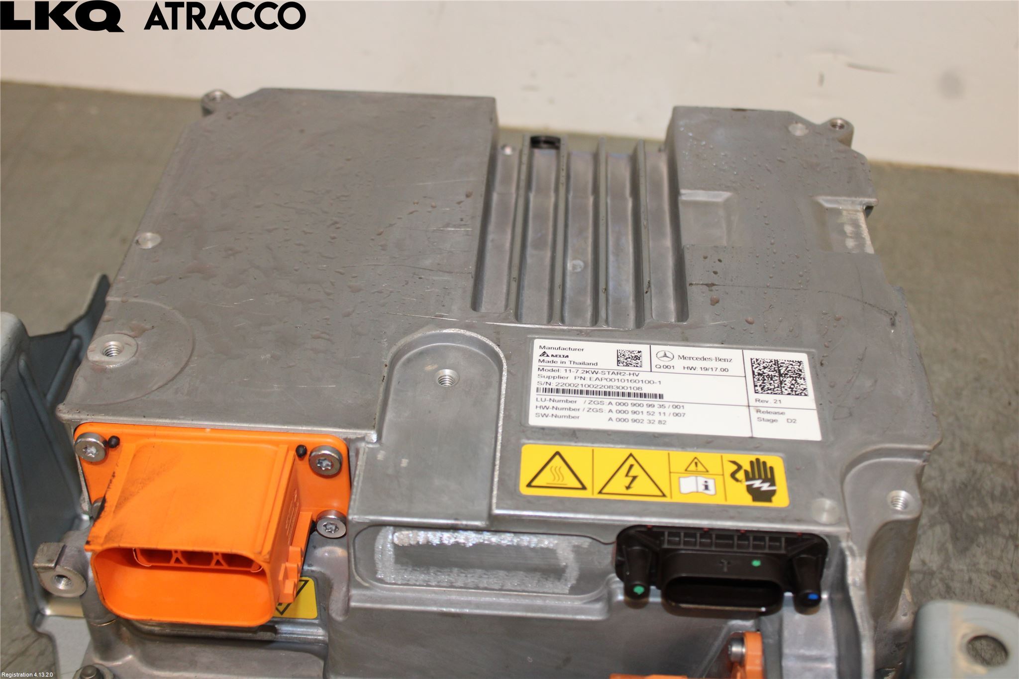 Mercedes-Benz MB EQC (N293) 20- Inverter 12 -> 220 V
