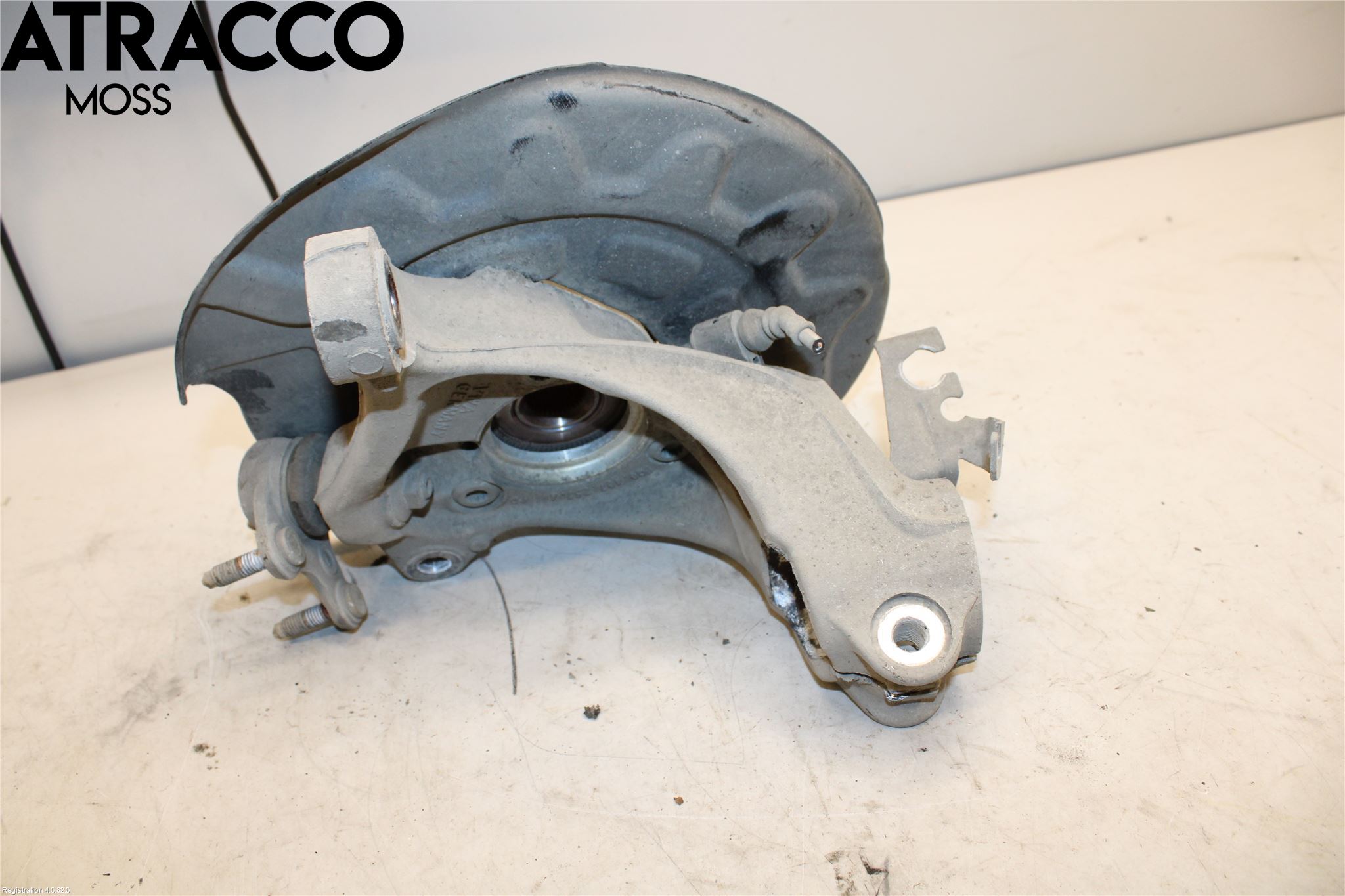 Volkswagen VW PASSAT 15-19 Styrspindel Lagerhus Vä